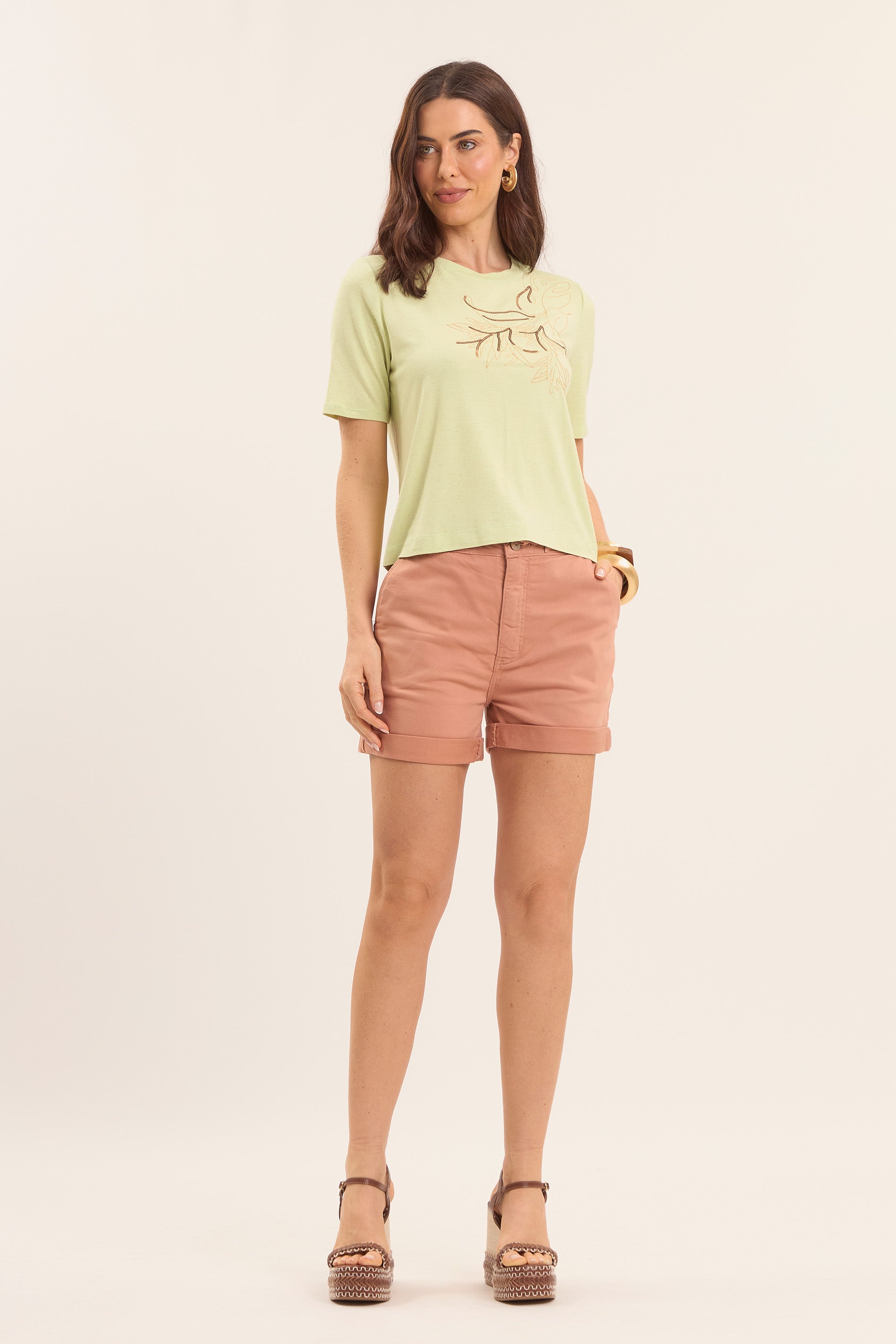 Shorts Mom Oliva em Sarja