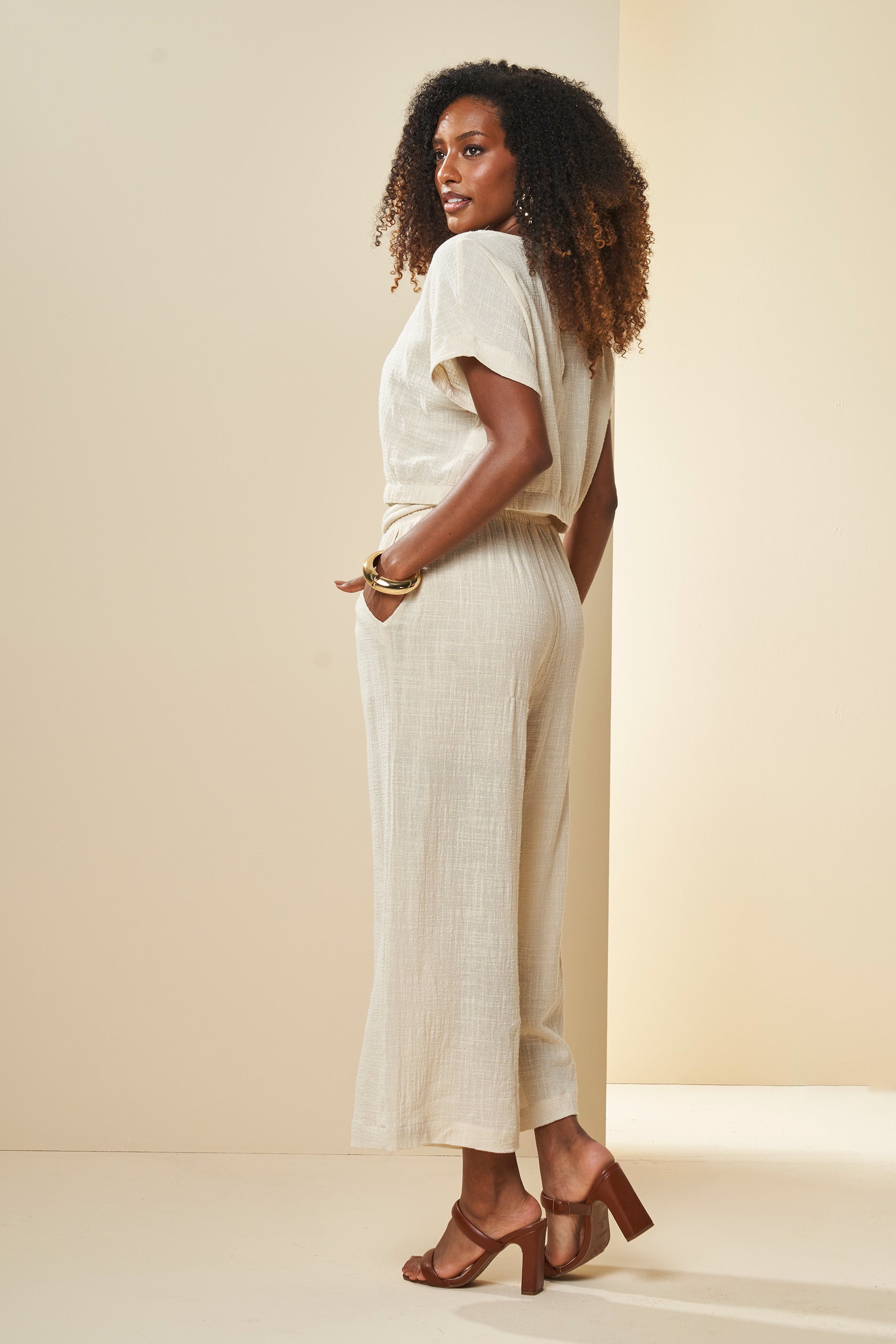 Calça Cropped Cintura Média Nature com Cinto