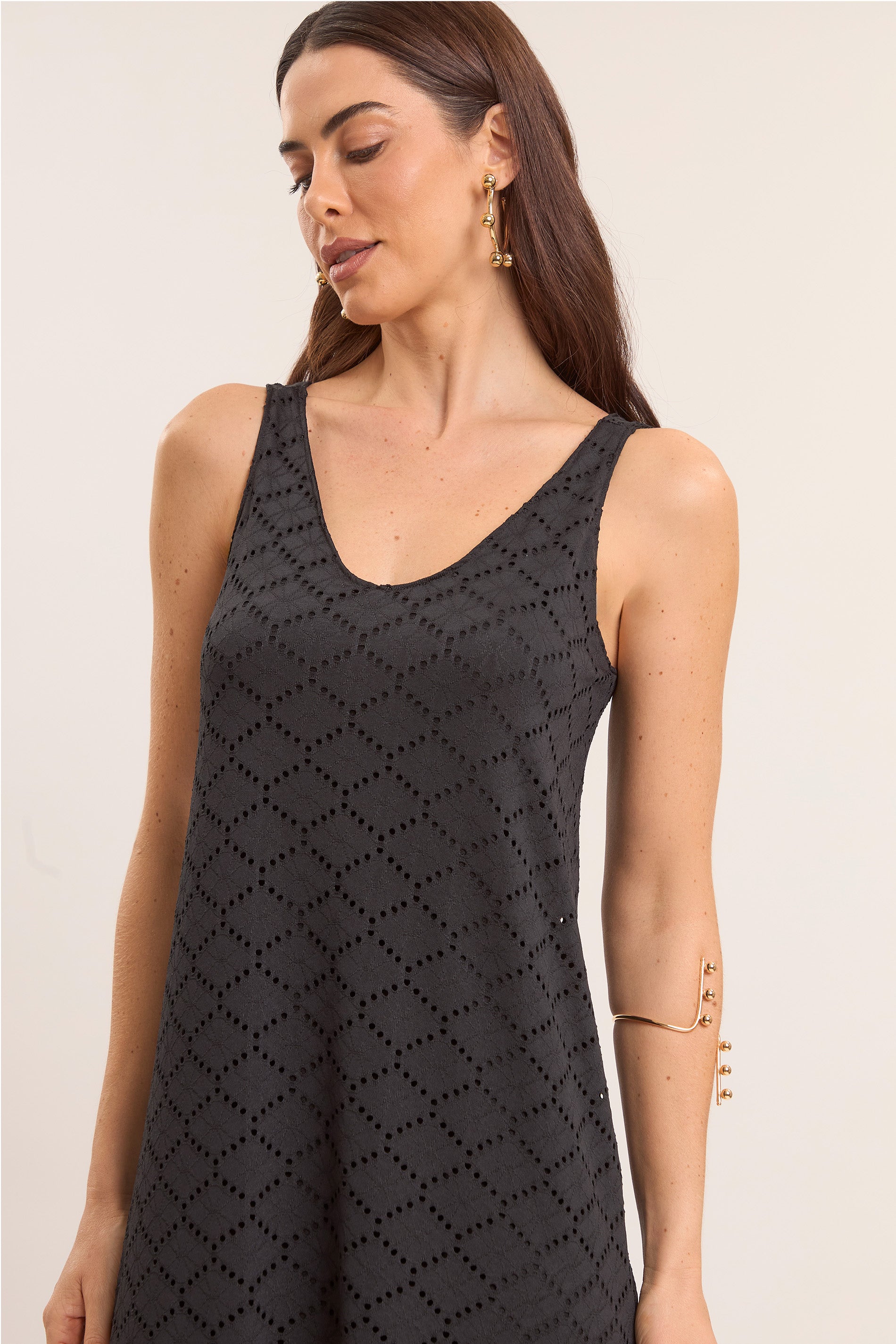 Vestido Longo Rendado Nature com Decote V e Cinto