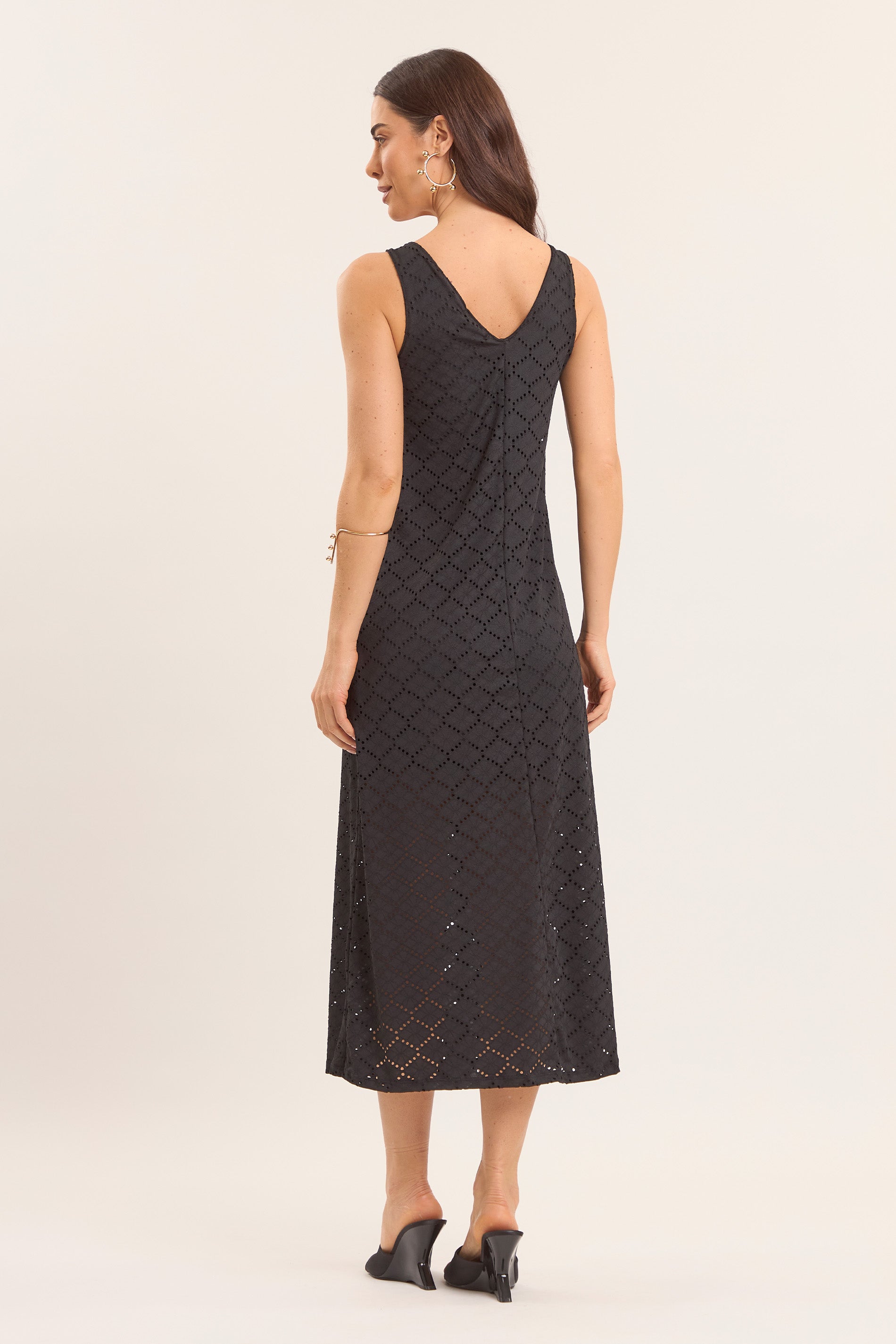 Vestido Longo Rendado Nature com Decote V e Cinto