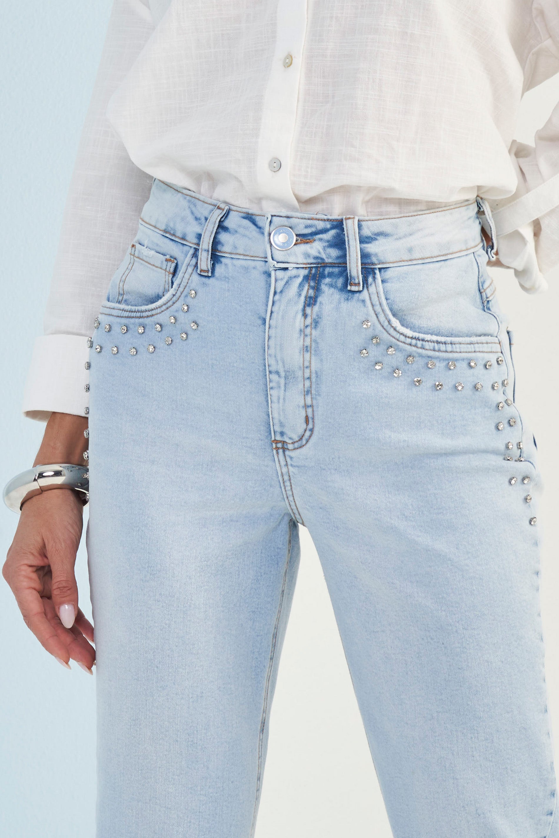 Calça Jeans Cintura Alta Solar com Aplicação de Strass