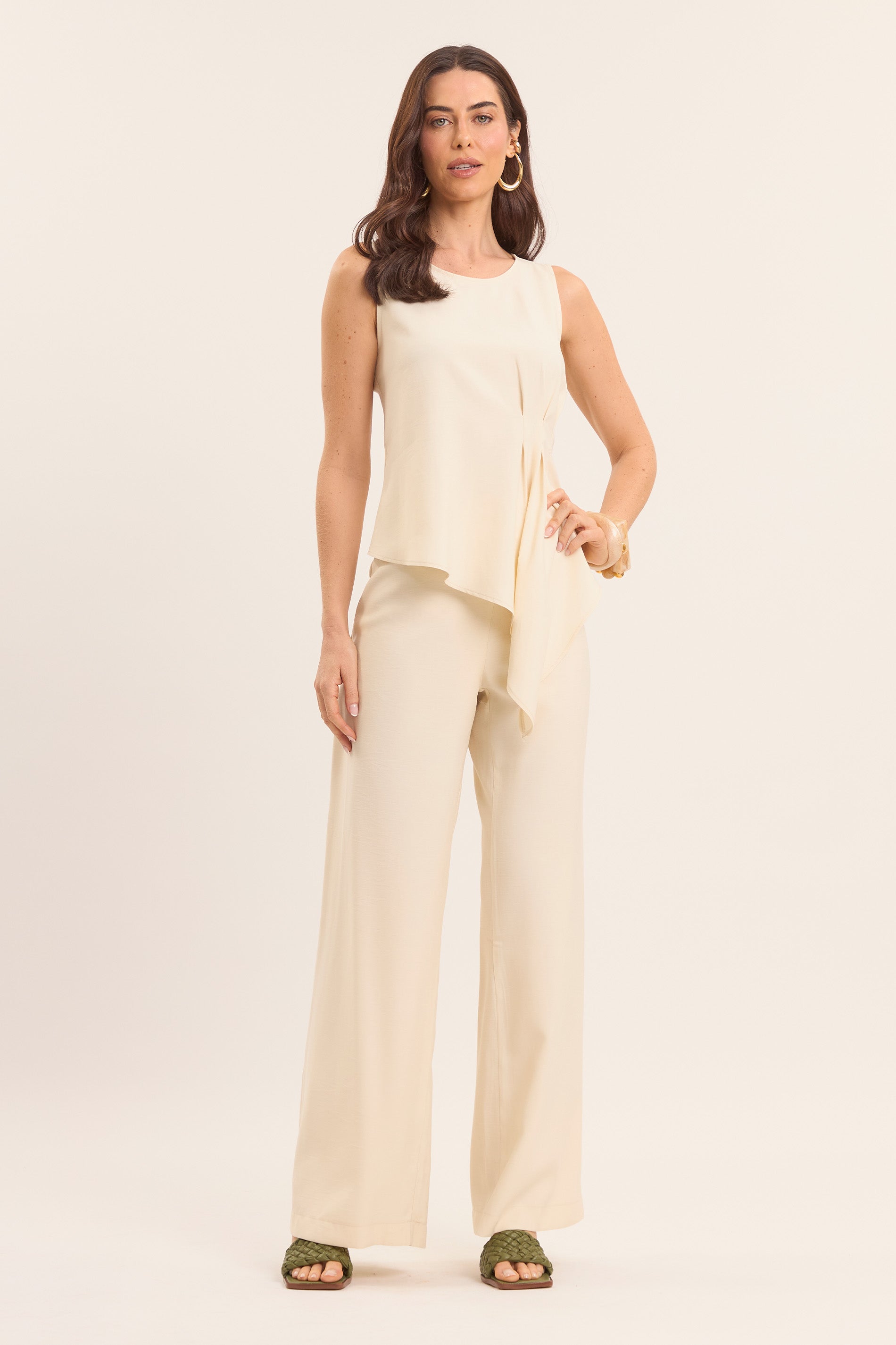 Calça Cintura Média Pantalona Lusitana em Alfaiataria