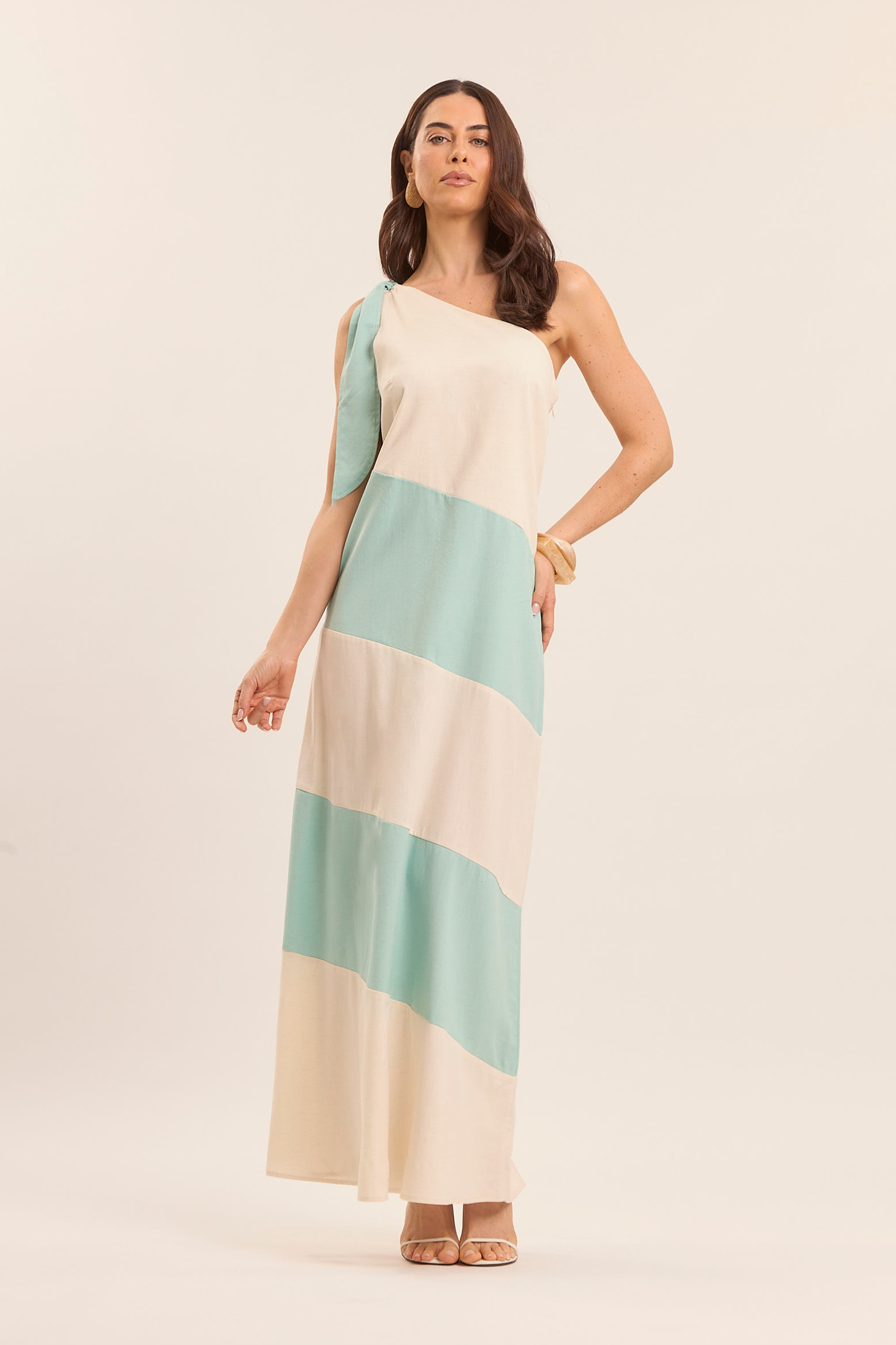 Vestido Longo Oliva de um Ombro Só Listrado