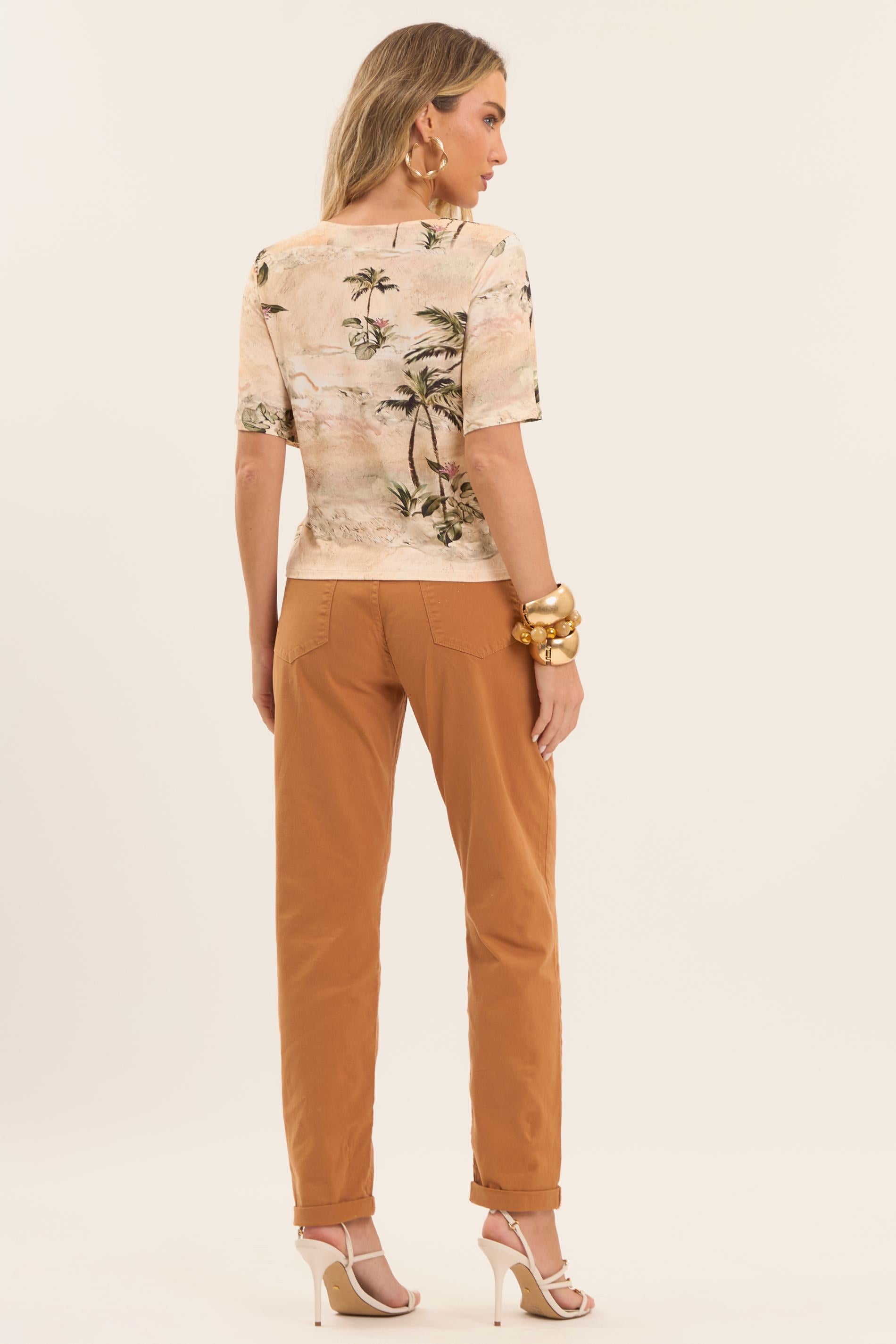 Blusa Estampada Boho com Decote em V e Detalhe em Argola