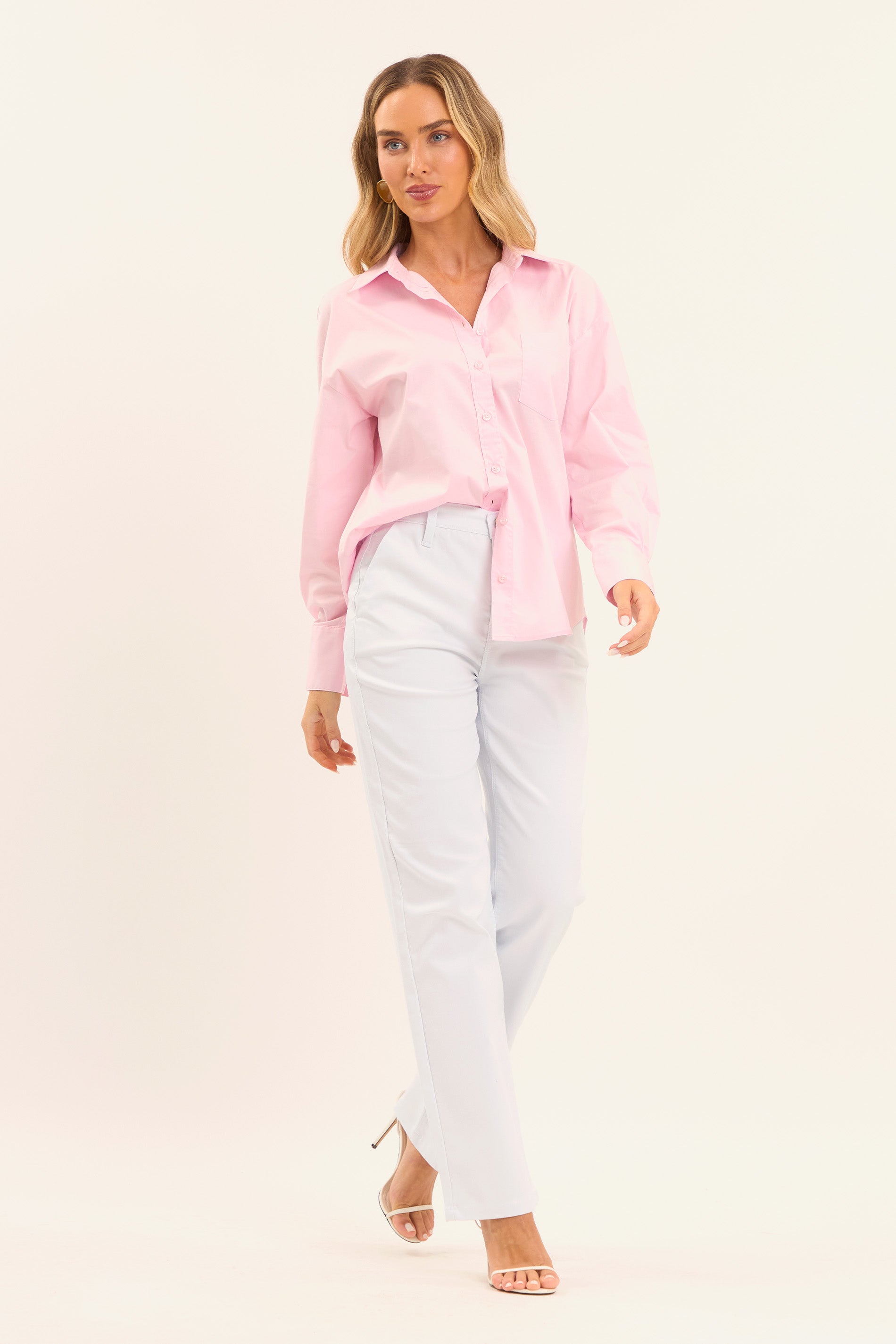 Camisa com Bolso Frontal e Mangas Longas