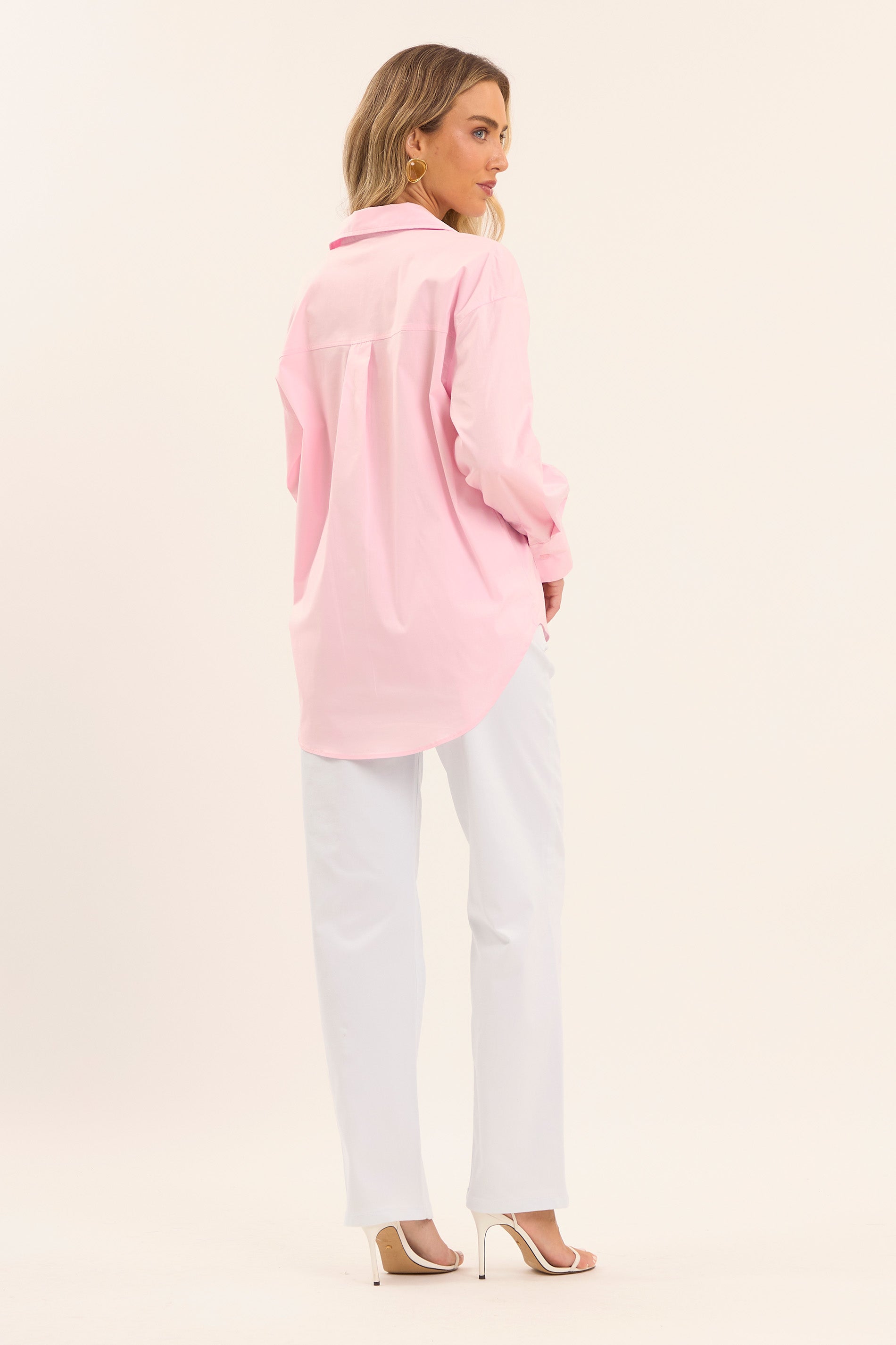 Camisa com Bolso Frontal e Mangas Longas