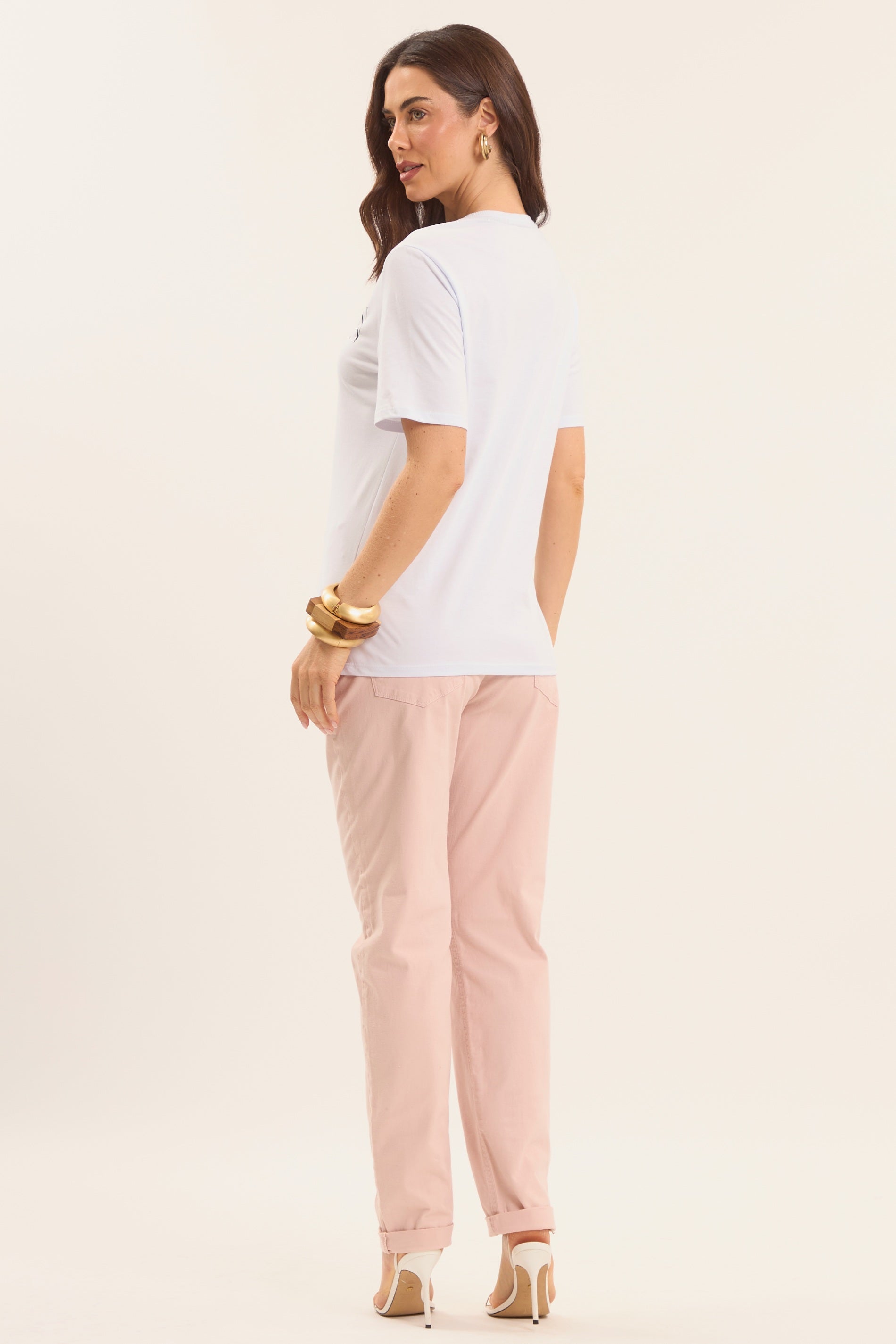 T-Shirt Boho com Estampa Frontal e Detalhe em Strass