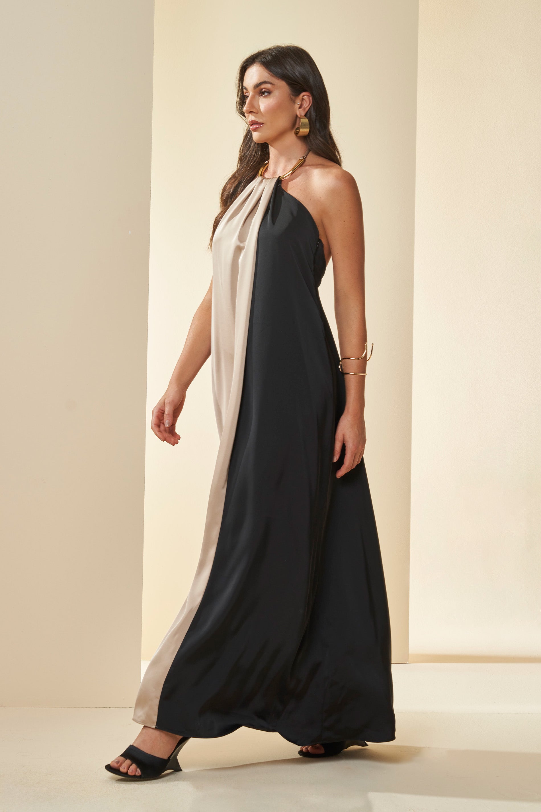 Vestido Longo Frente Única Boho com Decote Halter