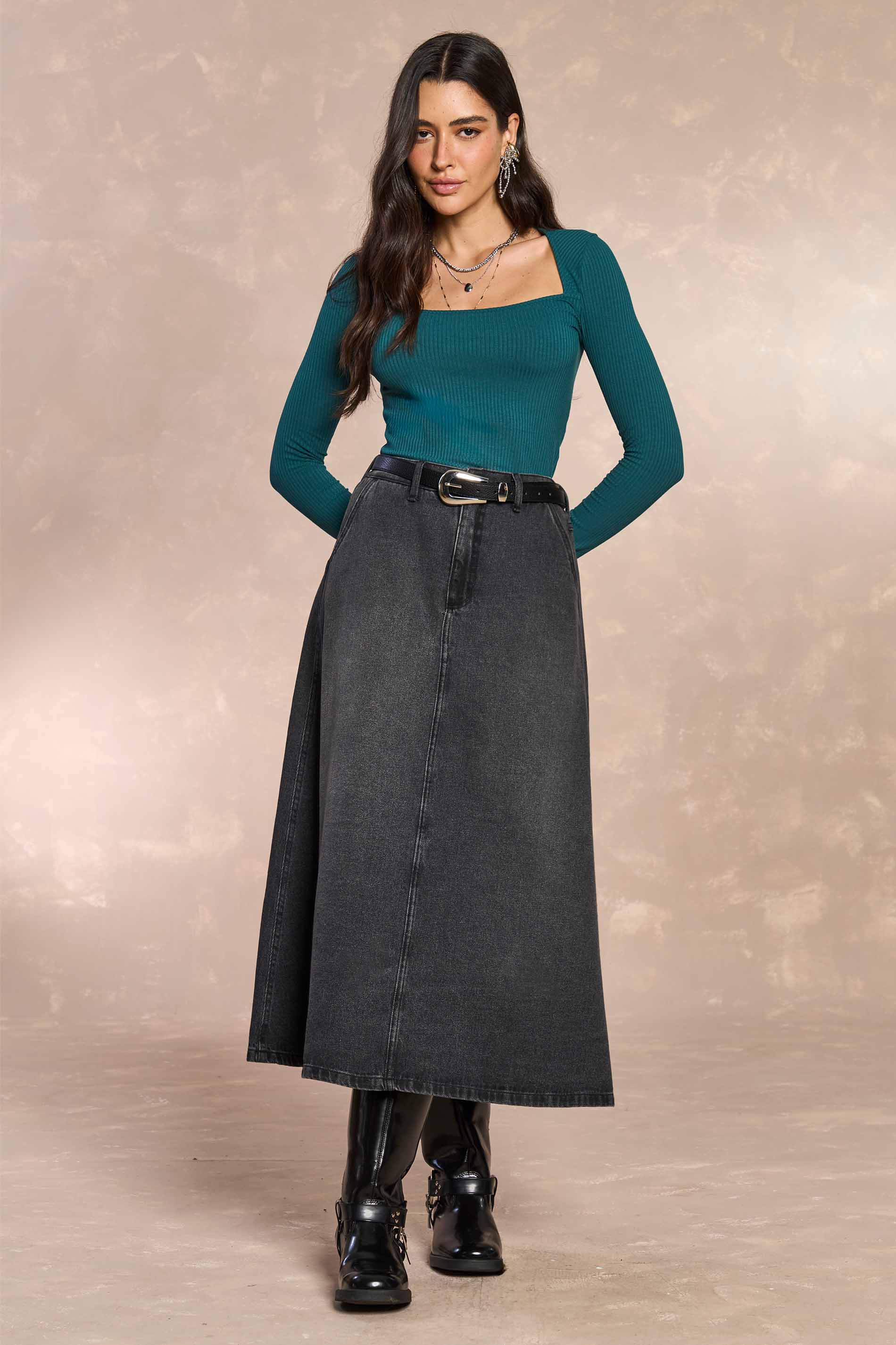 Saia Midi Urban Desire em Denim Black