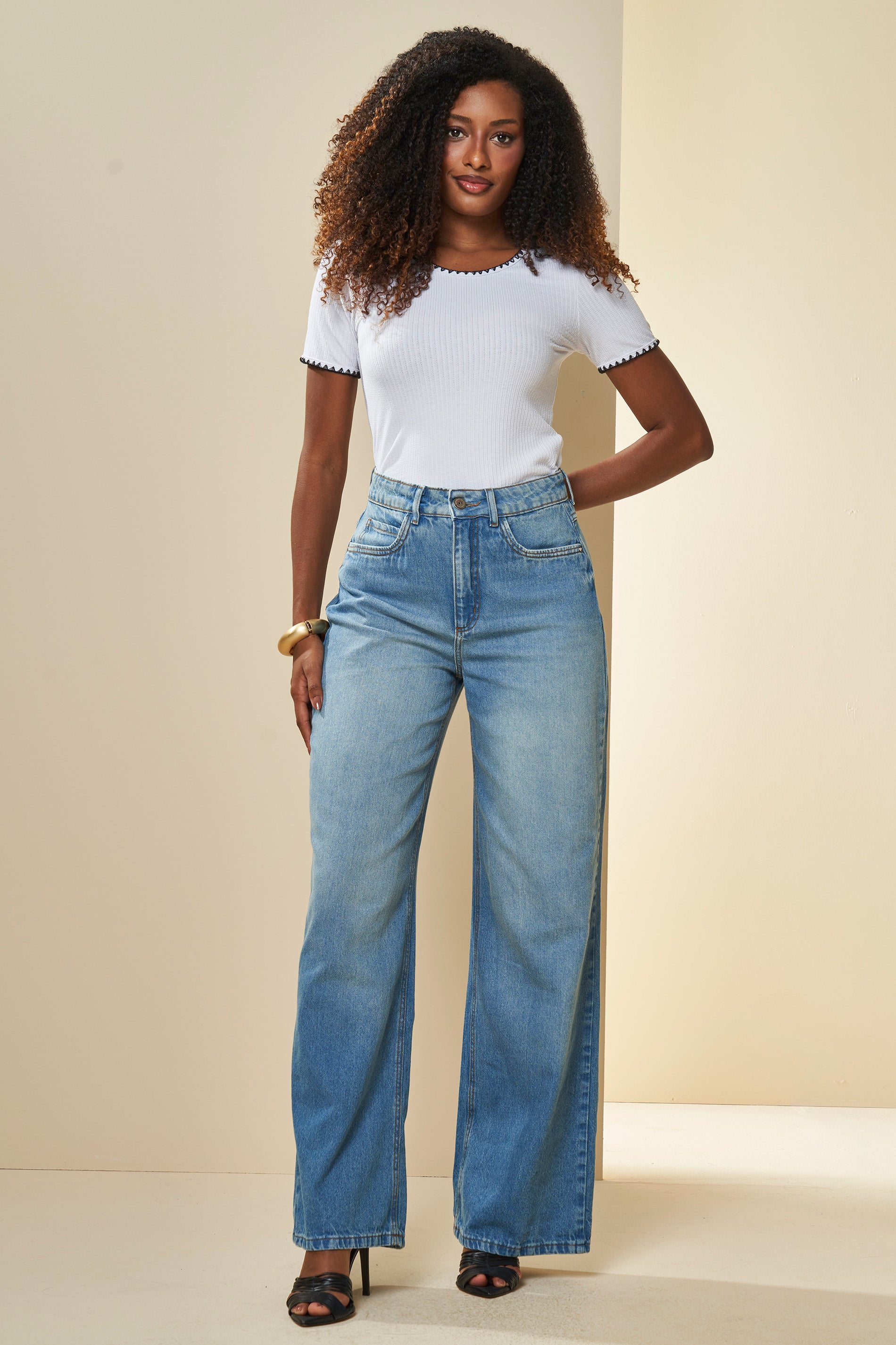 Blusa Canelada Romantic com Acabamento Contrastante no Decote e Mangas