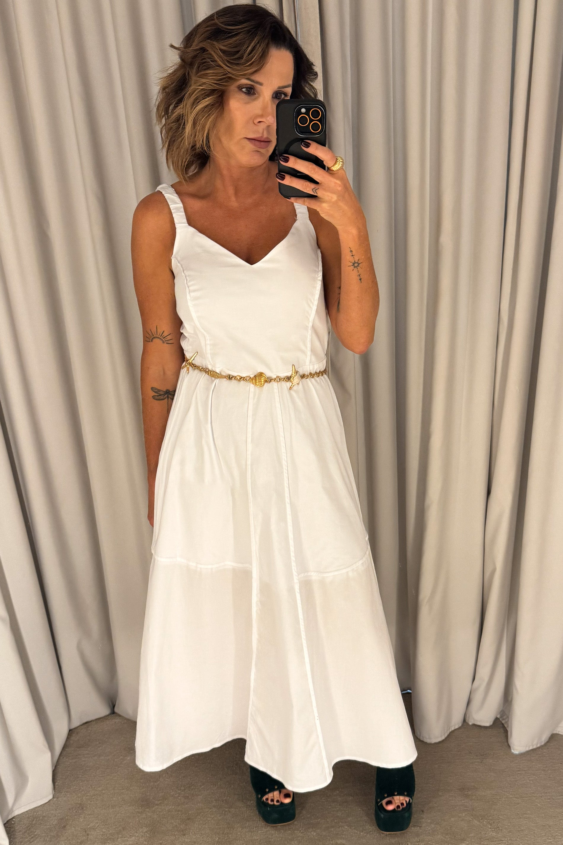 Vestido Longo com Alças Largas e Recortes na Cintura