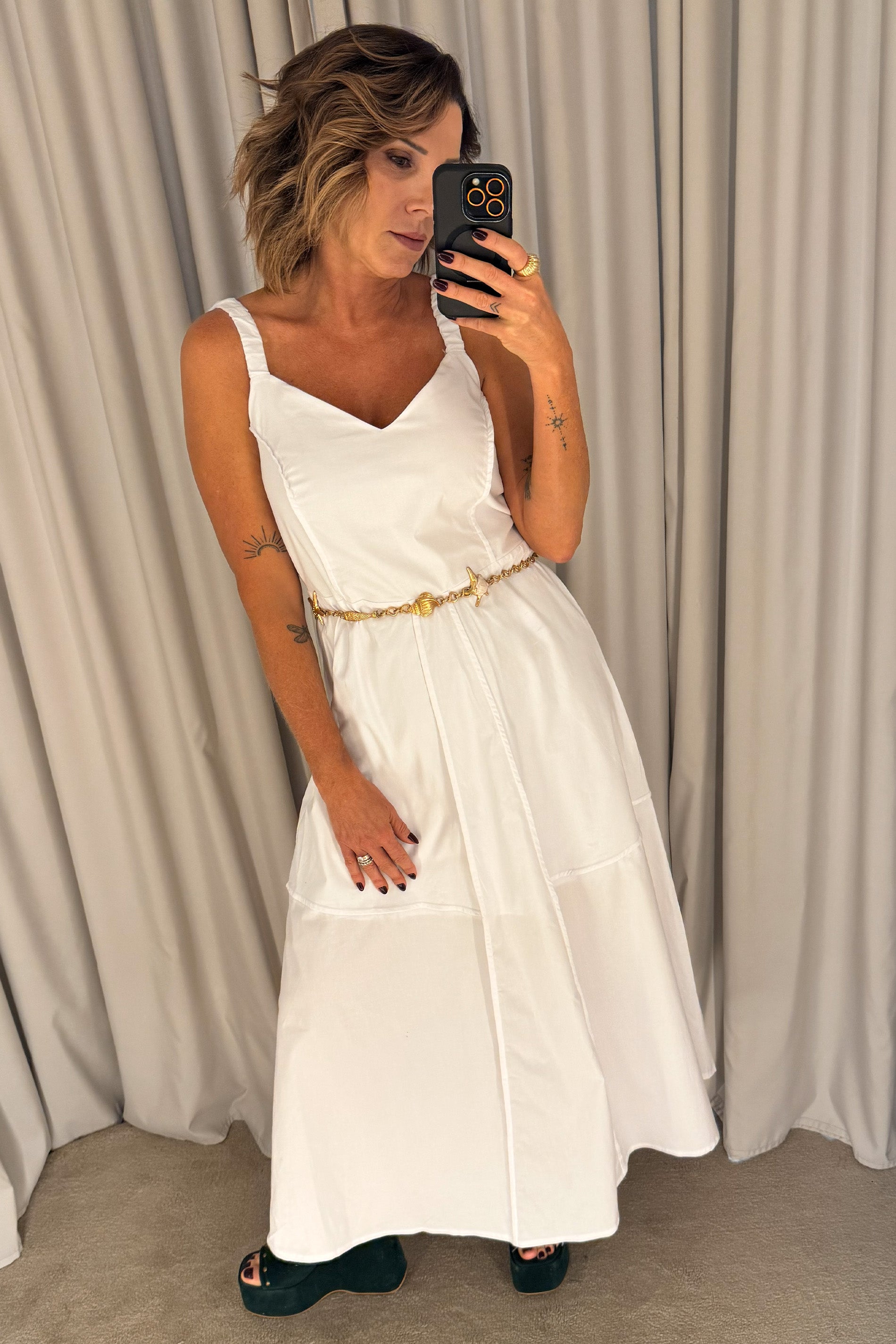 Vestido Longo com Alças Largas e Recortes na Cintura