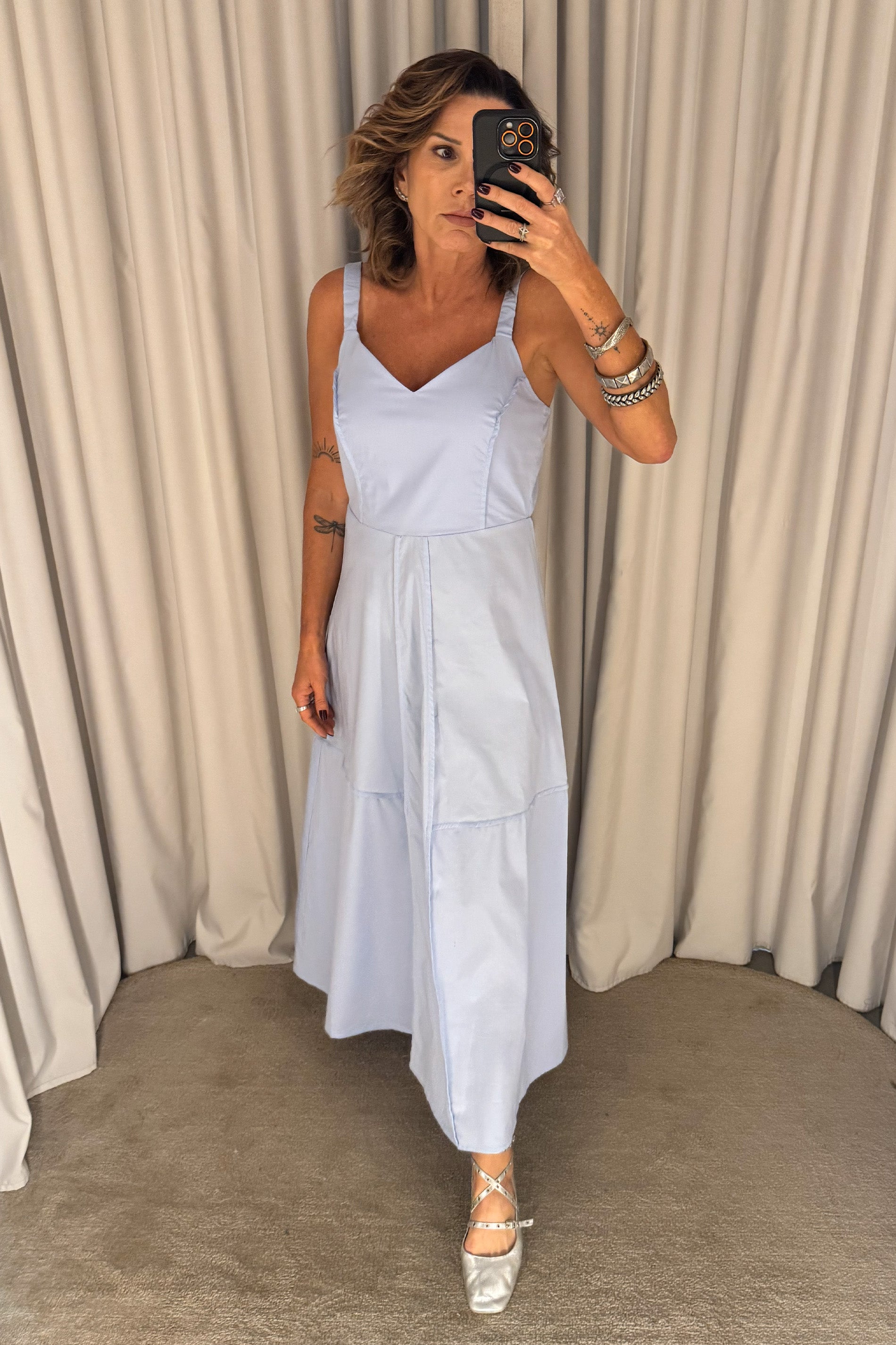 Vestido Longo com Alças Largas e Recortes na Cintura