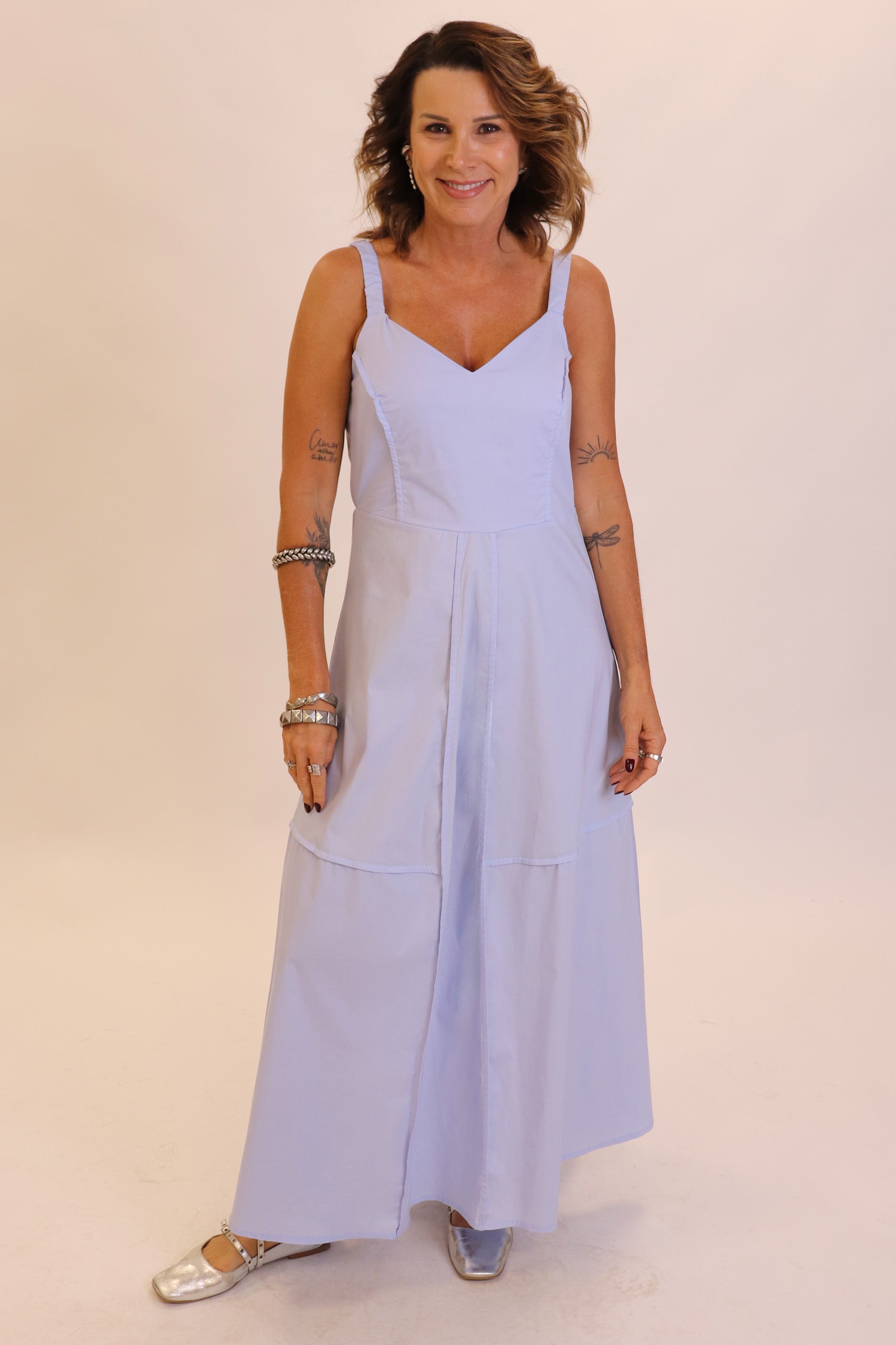 Vestido Longo com Alças Largas e Recortes na Cintura