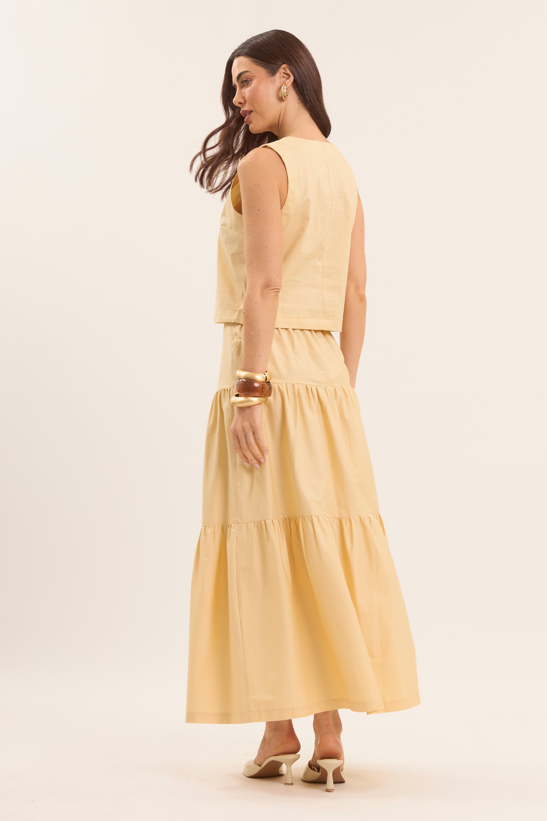 Blusa com Modelagem Reta e Decote Fechado