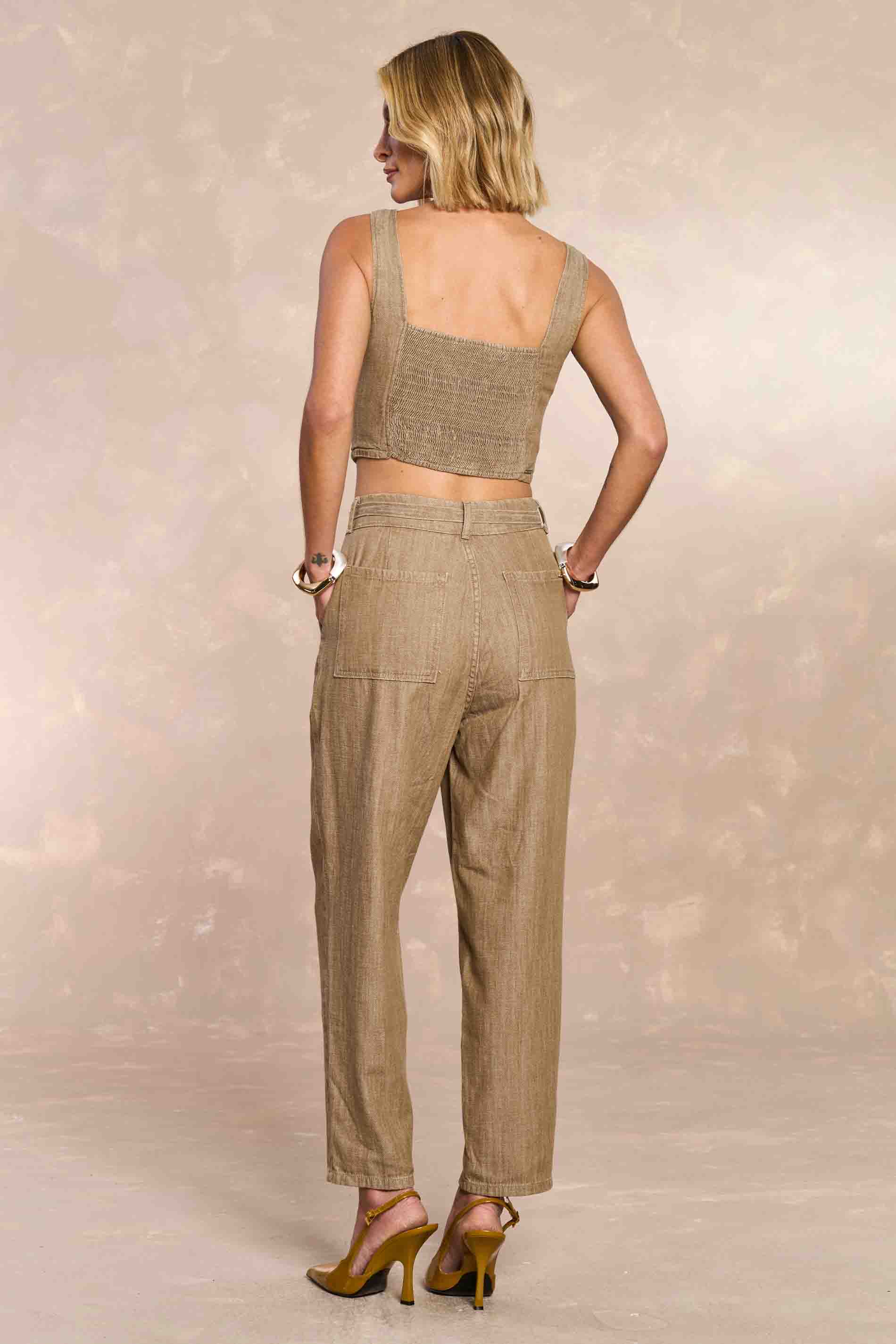 Calça Carrot Peônia Jardim Boho em Linho