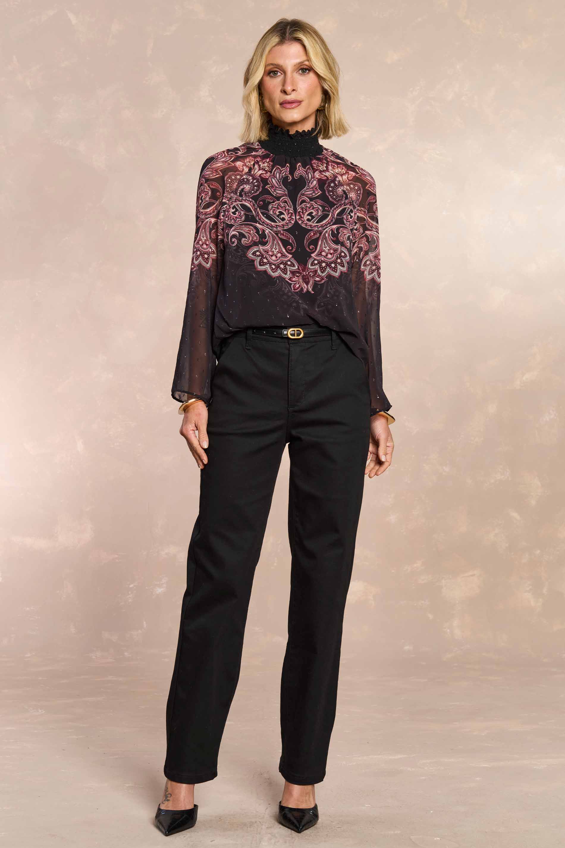 Blusa Jardim Boho em Plano Chiffon