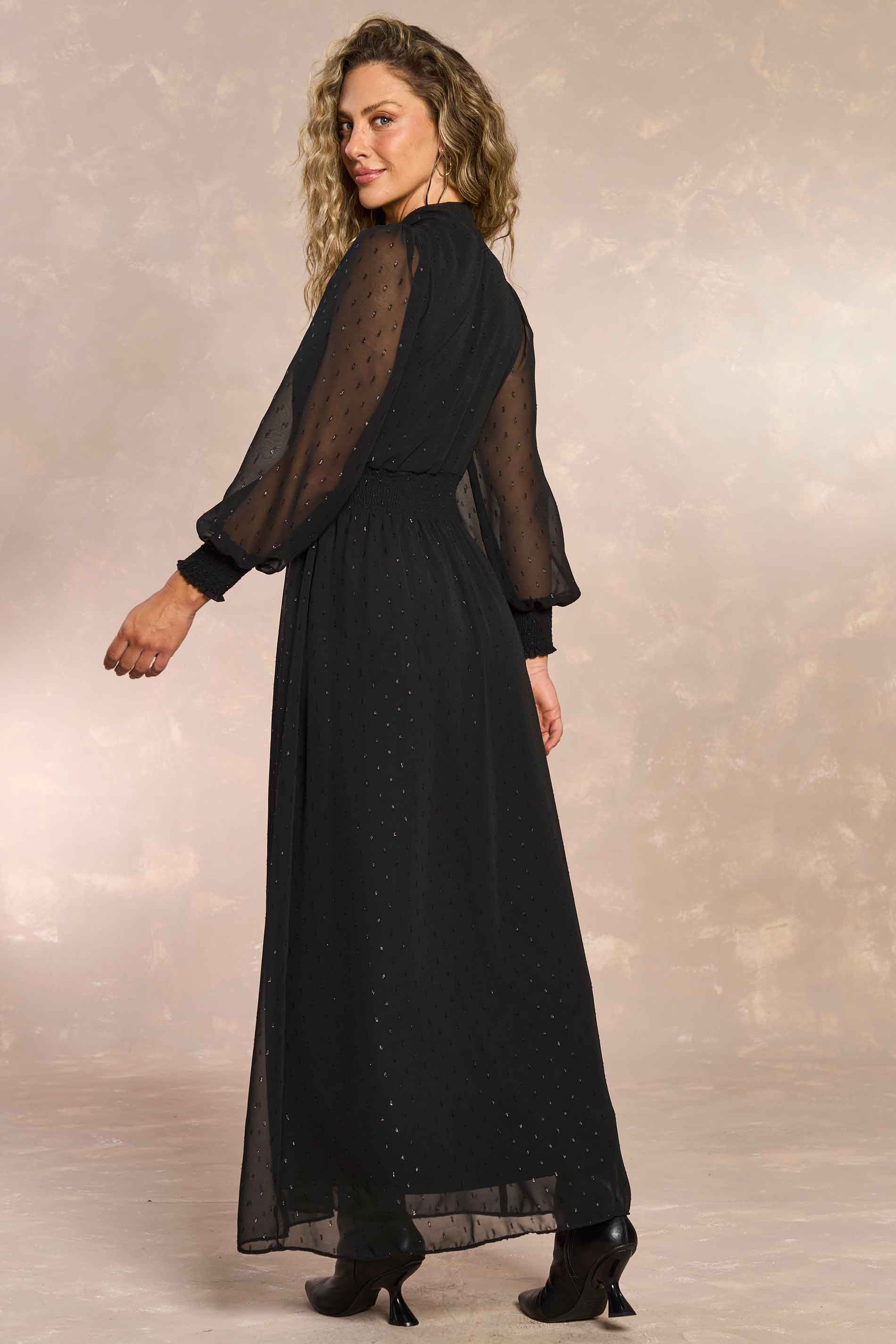 Vestido Longo Retrô Glam em Plano Chiffon