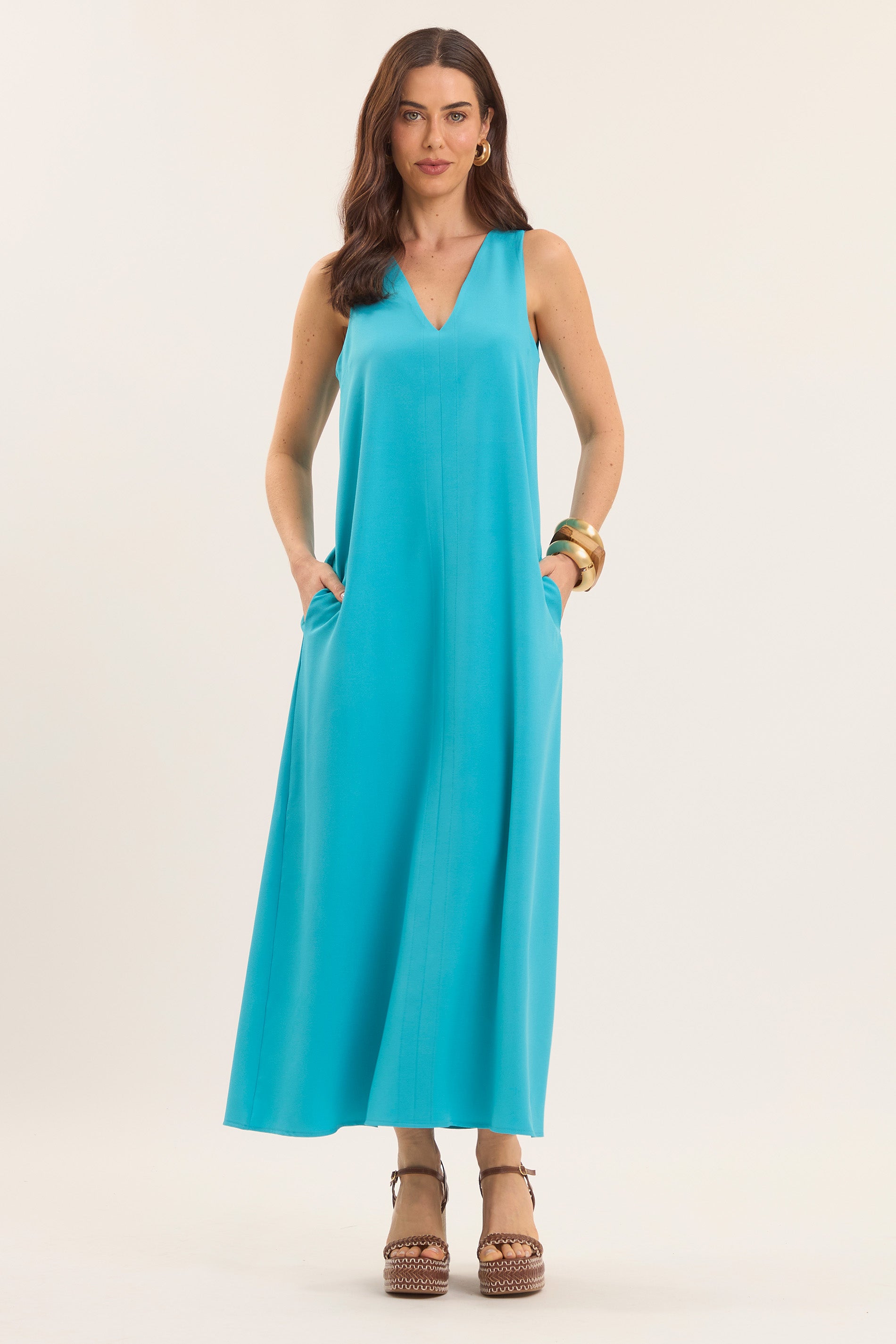 Vestido Longo com Decote em V e Bolsos Laterais