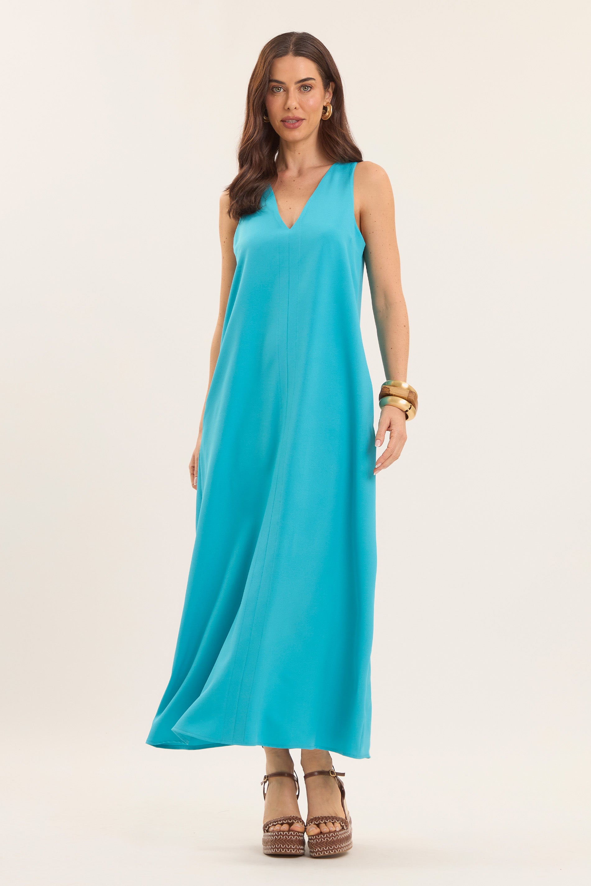 Vestido Longo com Decote em V e Bolsos Laterais