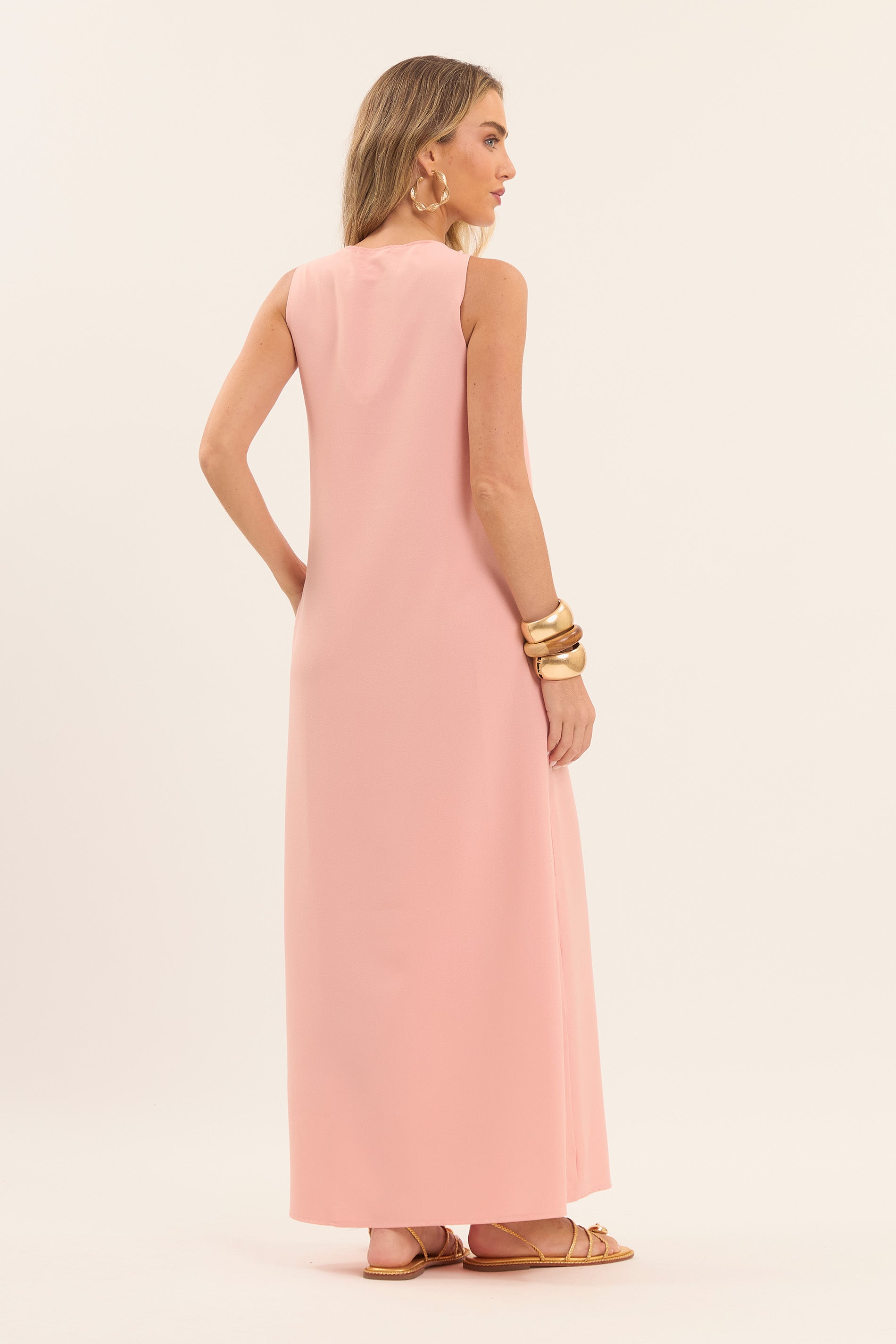 Vestido Longo com Decote em V e Bolsos Laterais