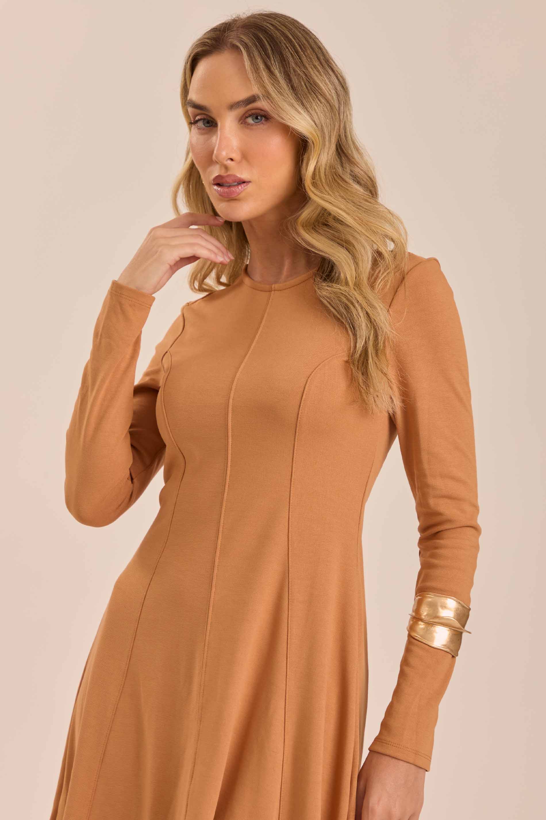 Vestido Curto Retrô Glam em Bodycon