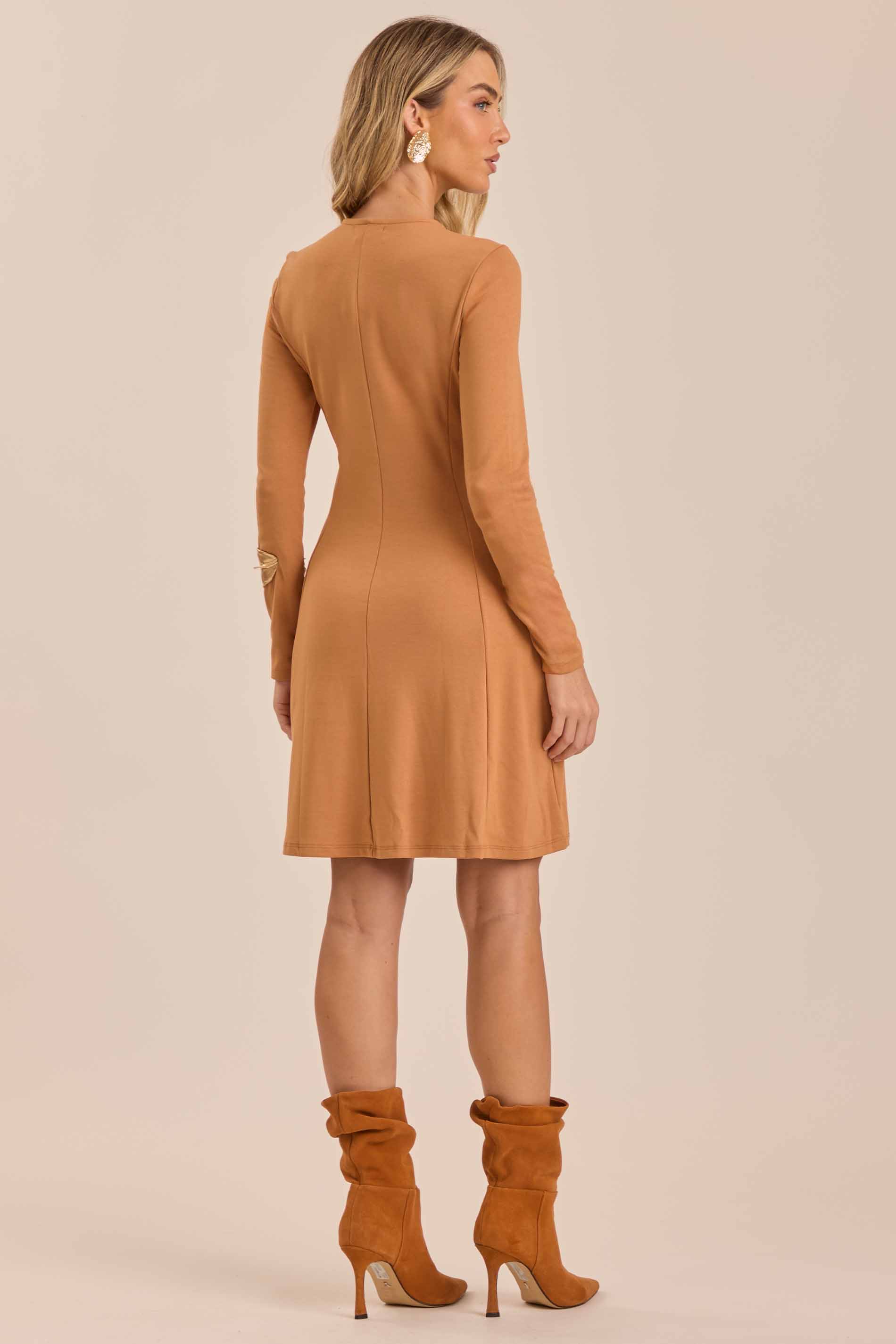 Vestido Curto Retrô Glam em Bodycon