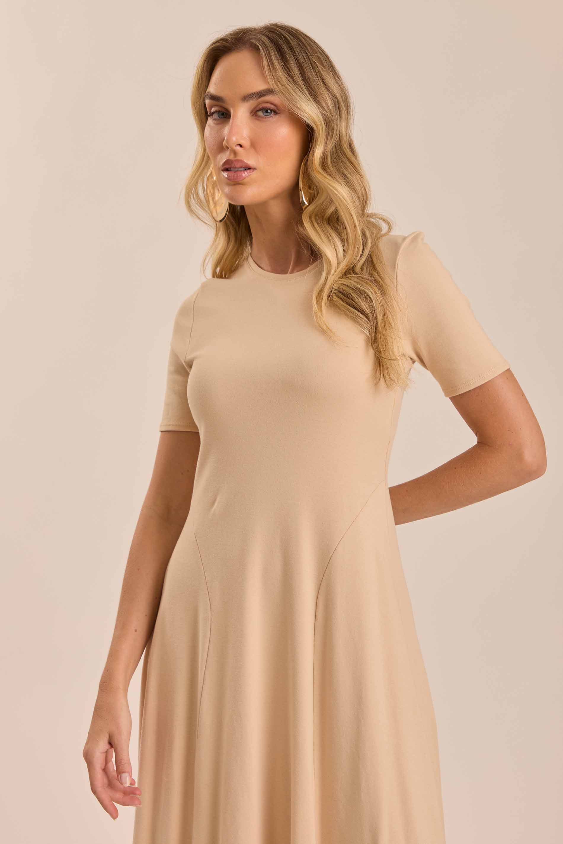Vestido Midi Retô Glam em Suedine