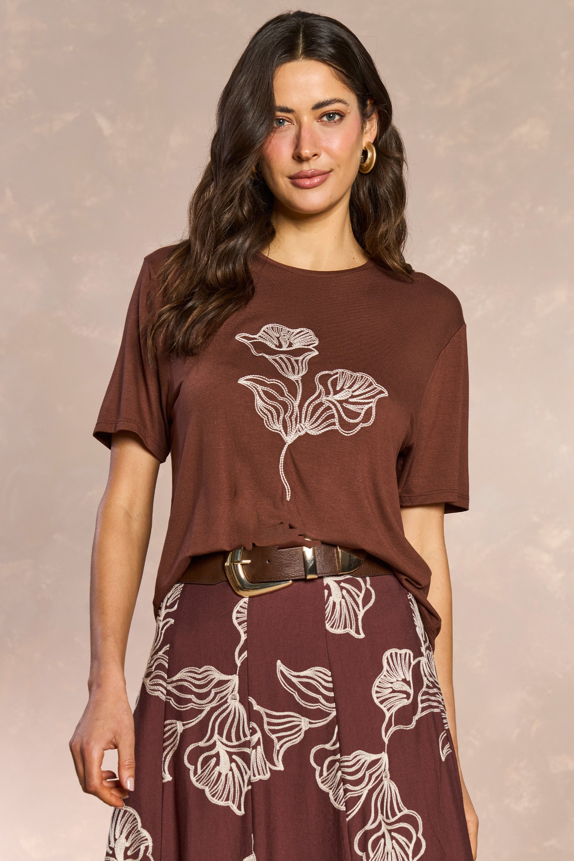 T-shirt Jardim Boho com Bordado Frontal