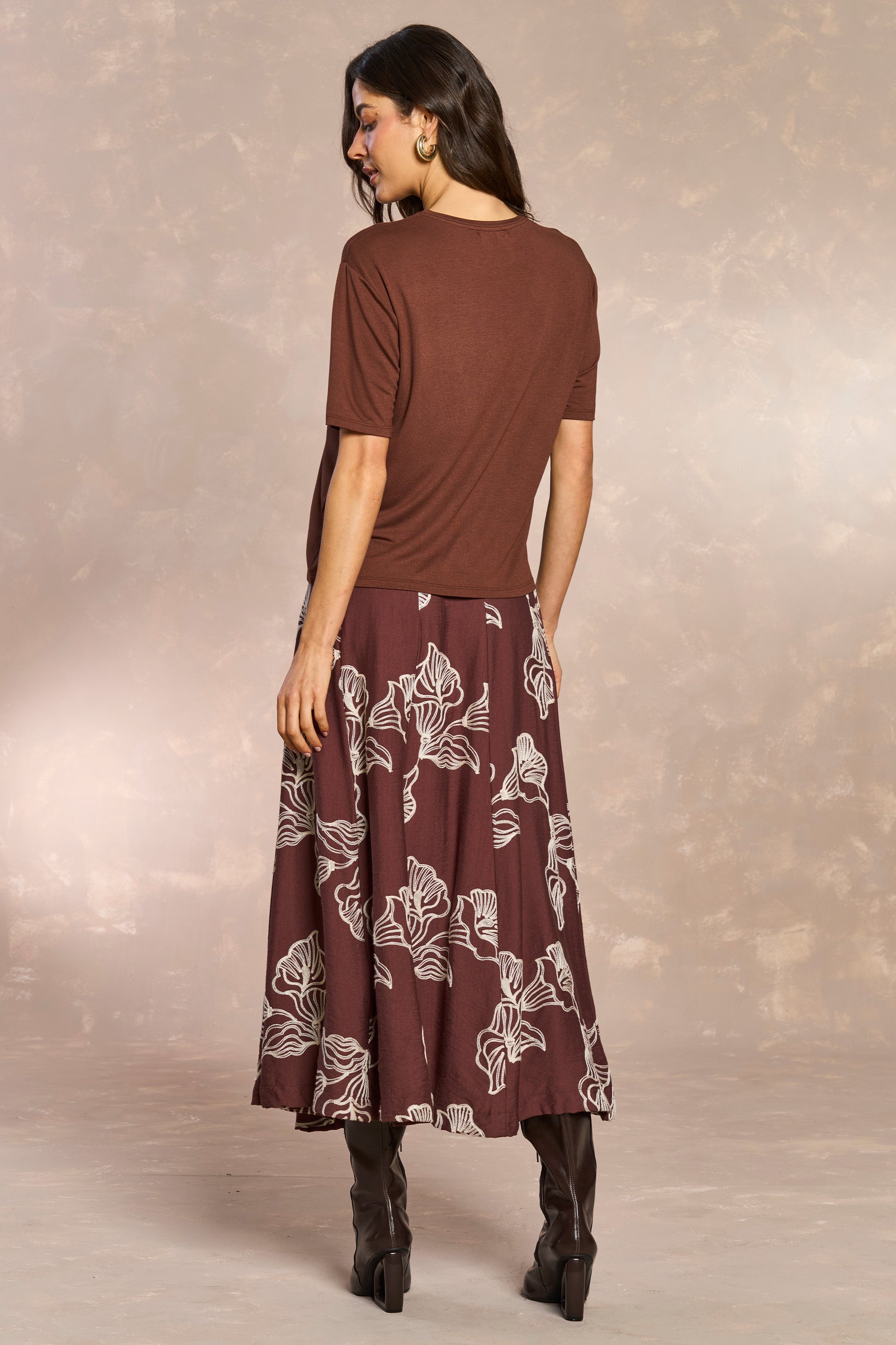 T-shirt Jardim Boho com Bordado Frontal