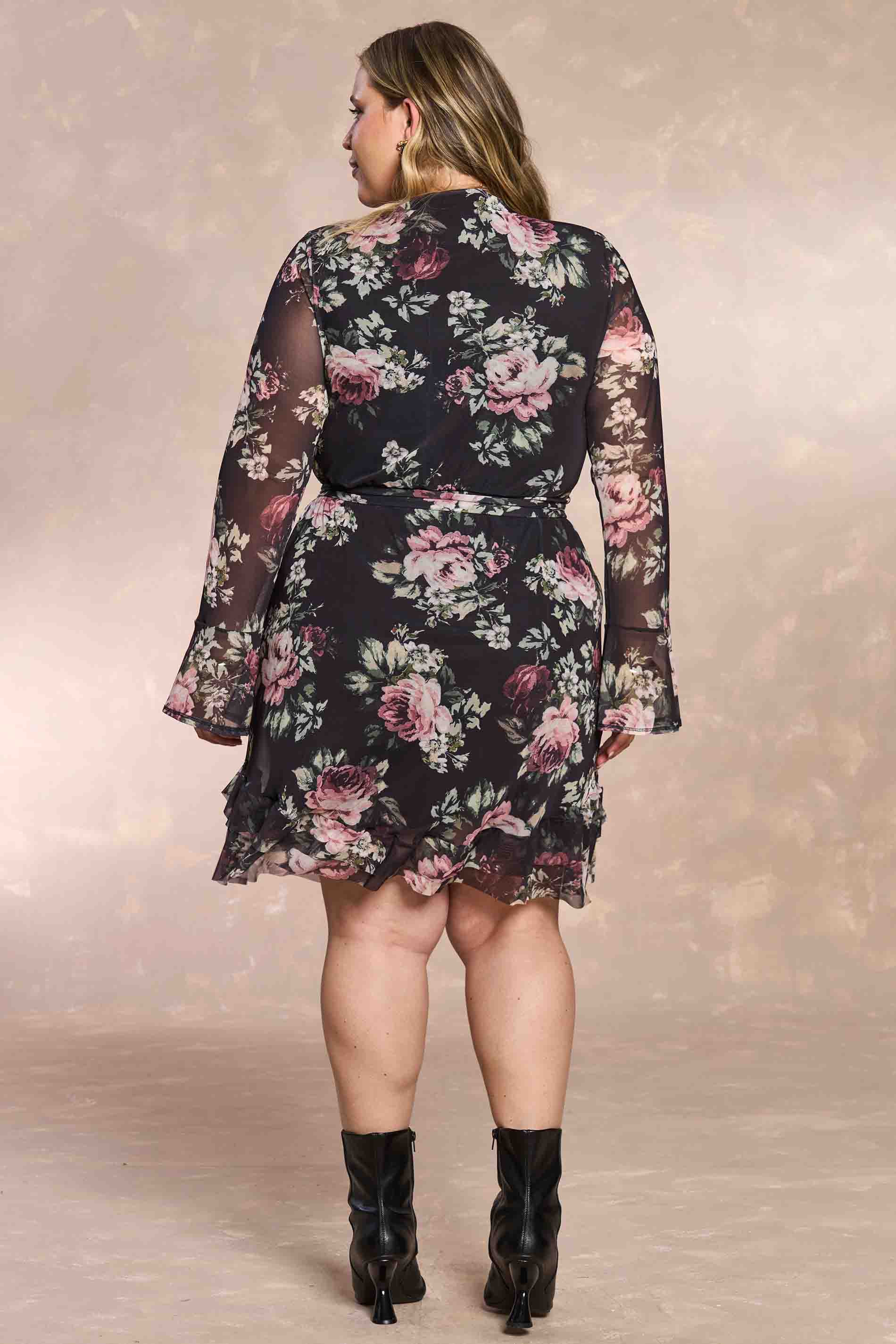 Vestido Curto Aquarela Rose em Tule