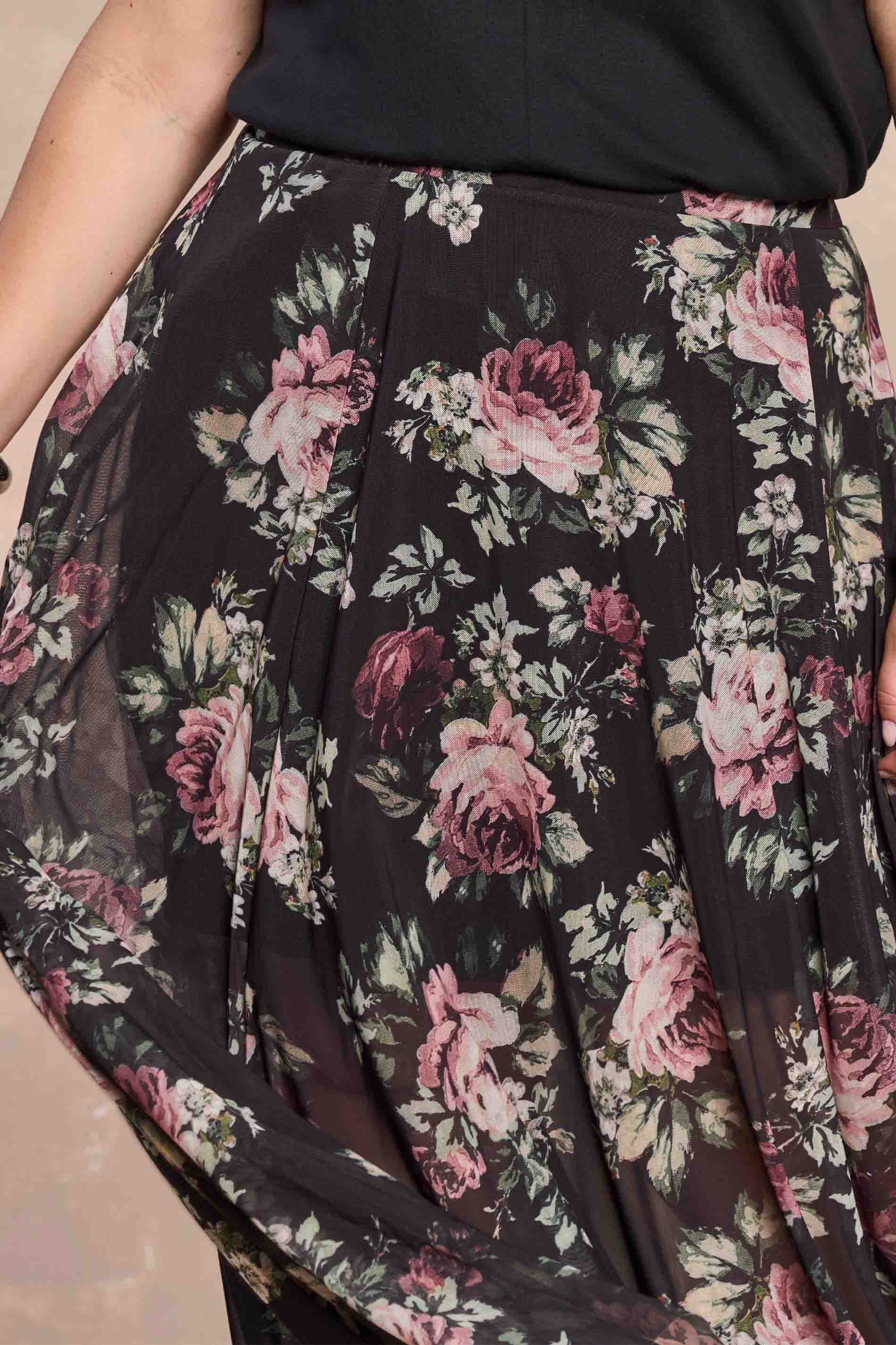 Saia Longa Aquarela Rose em Tule