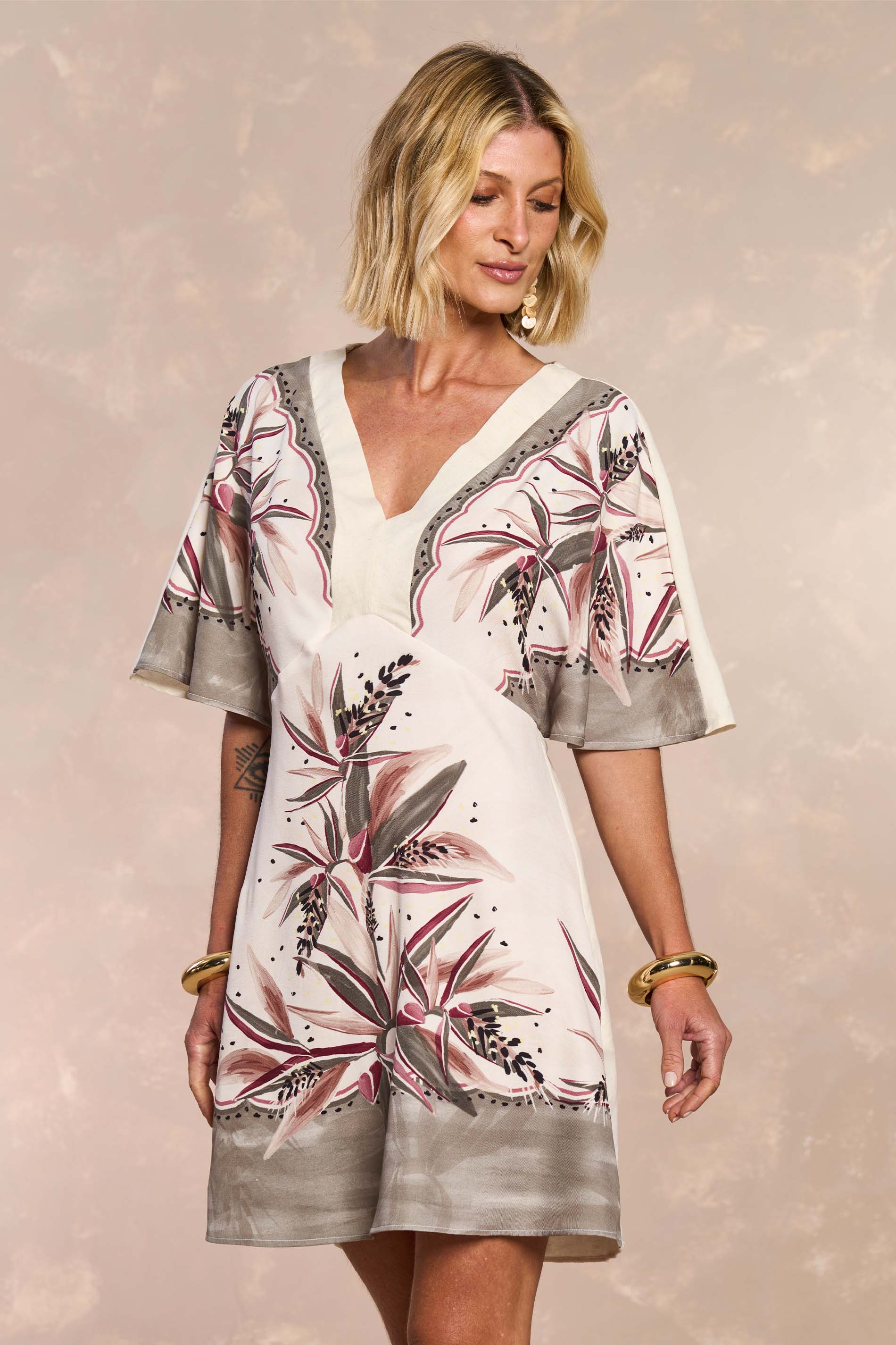 Vestido Curto Tropical Garden em Sarja Four