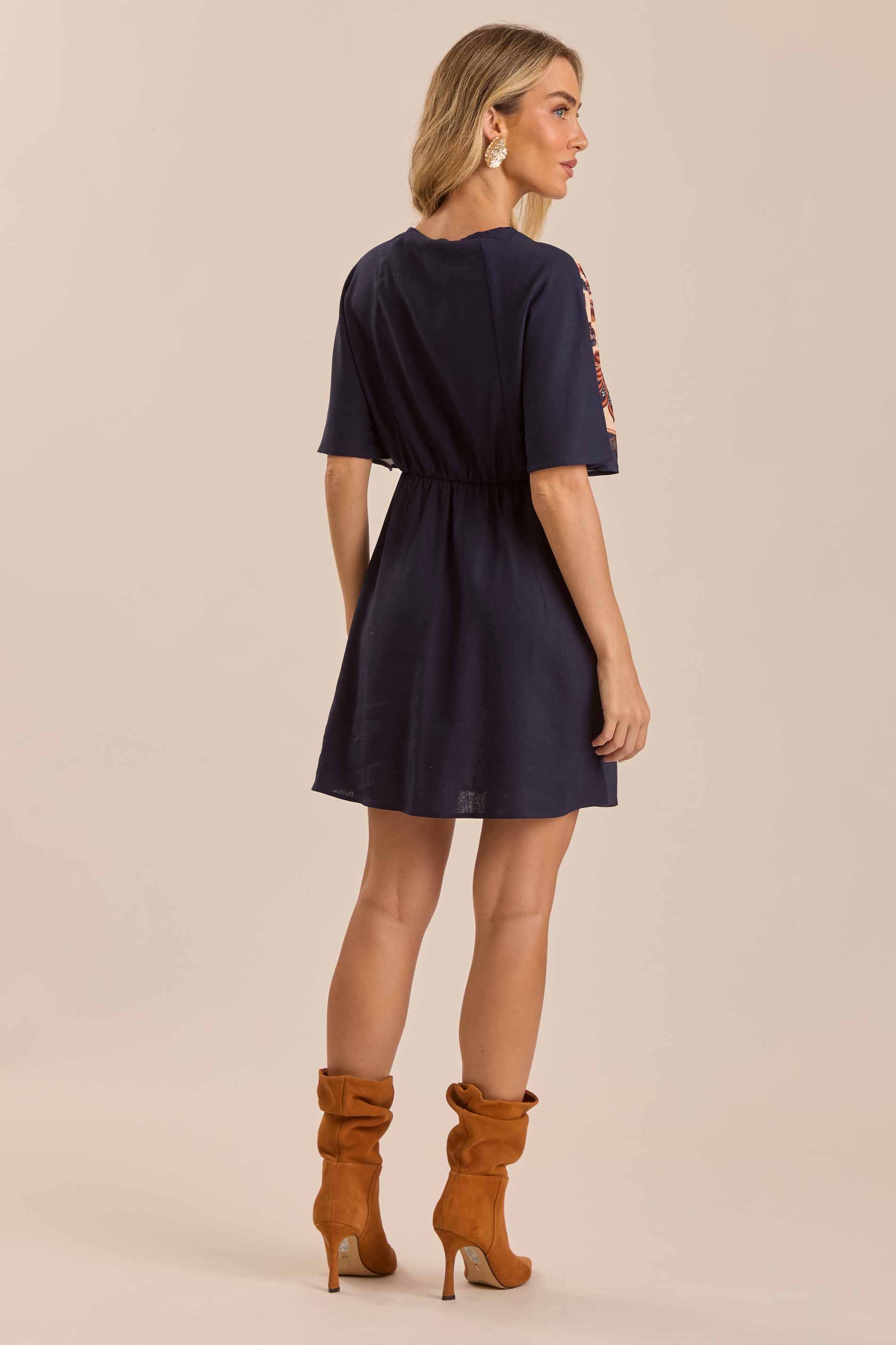 Vestido Curto Tropical Garden em Sarja Four