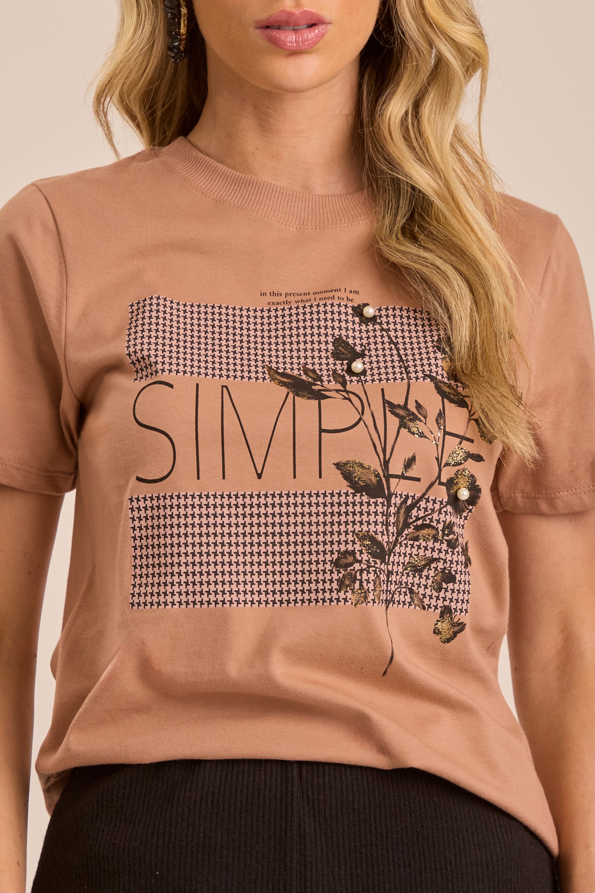 T-shit Jardim Boho com Estampa Frontal