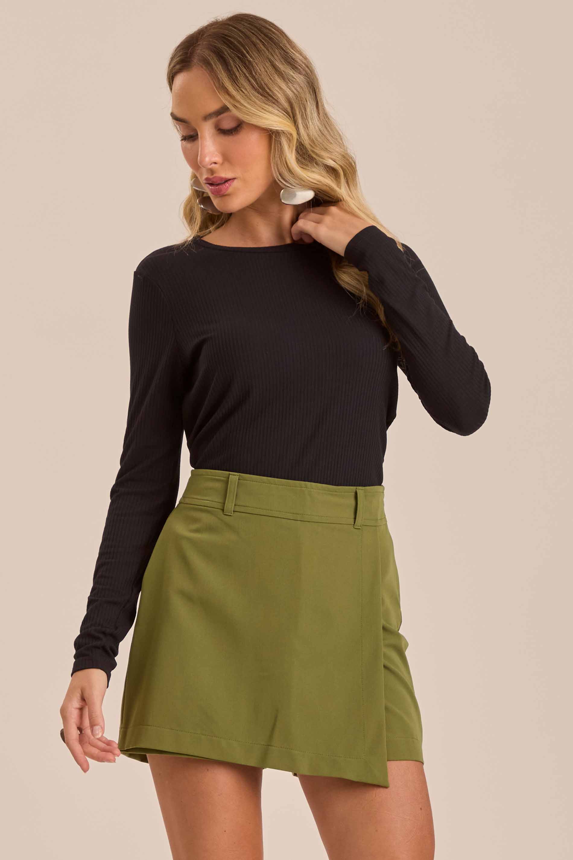 Shorts-Saia Retrô Glam em Alfaiataria