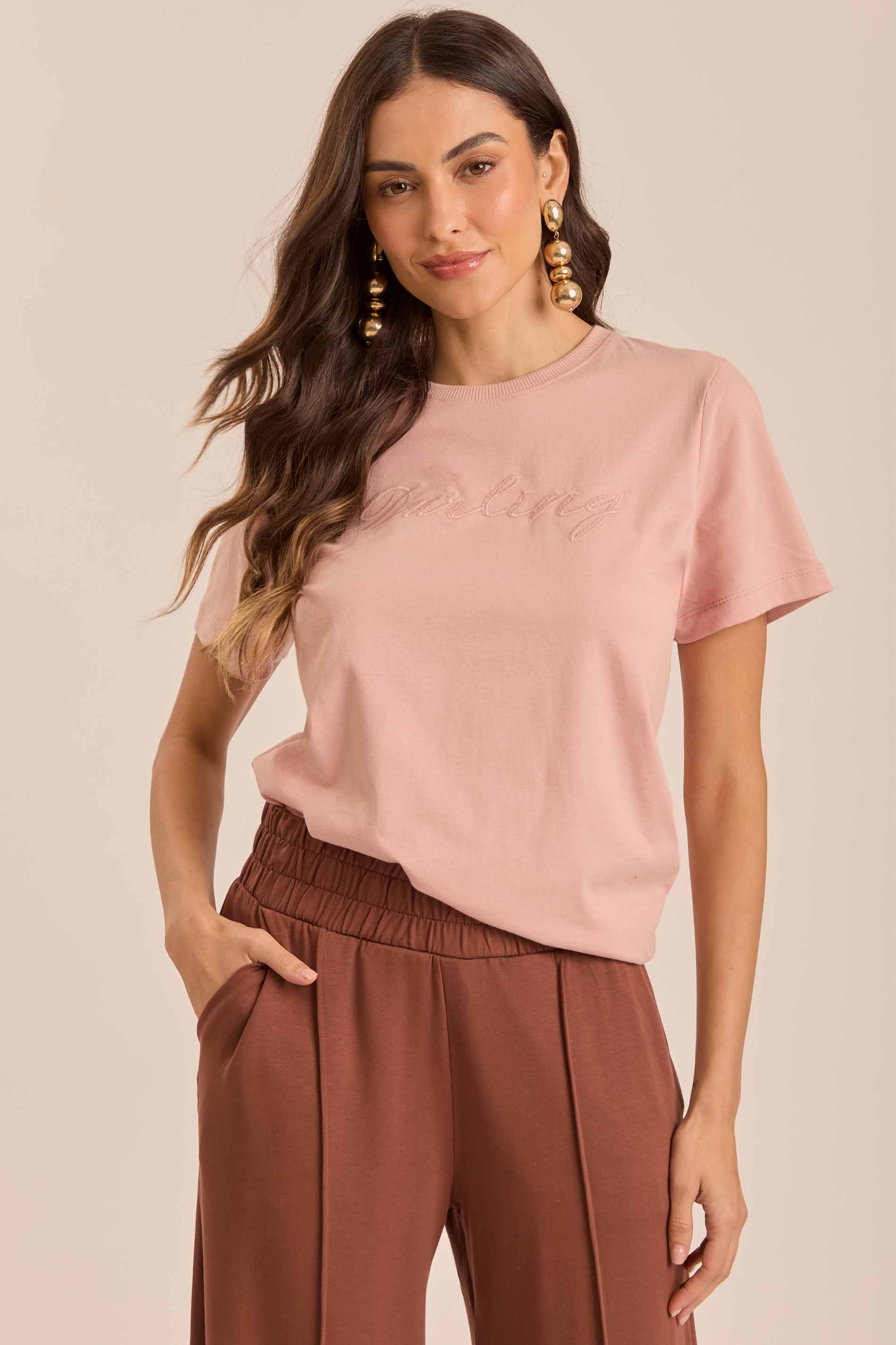 T-shirt Cozy Whinter com Bordado