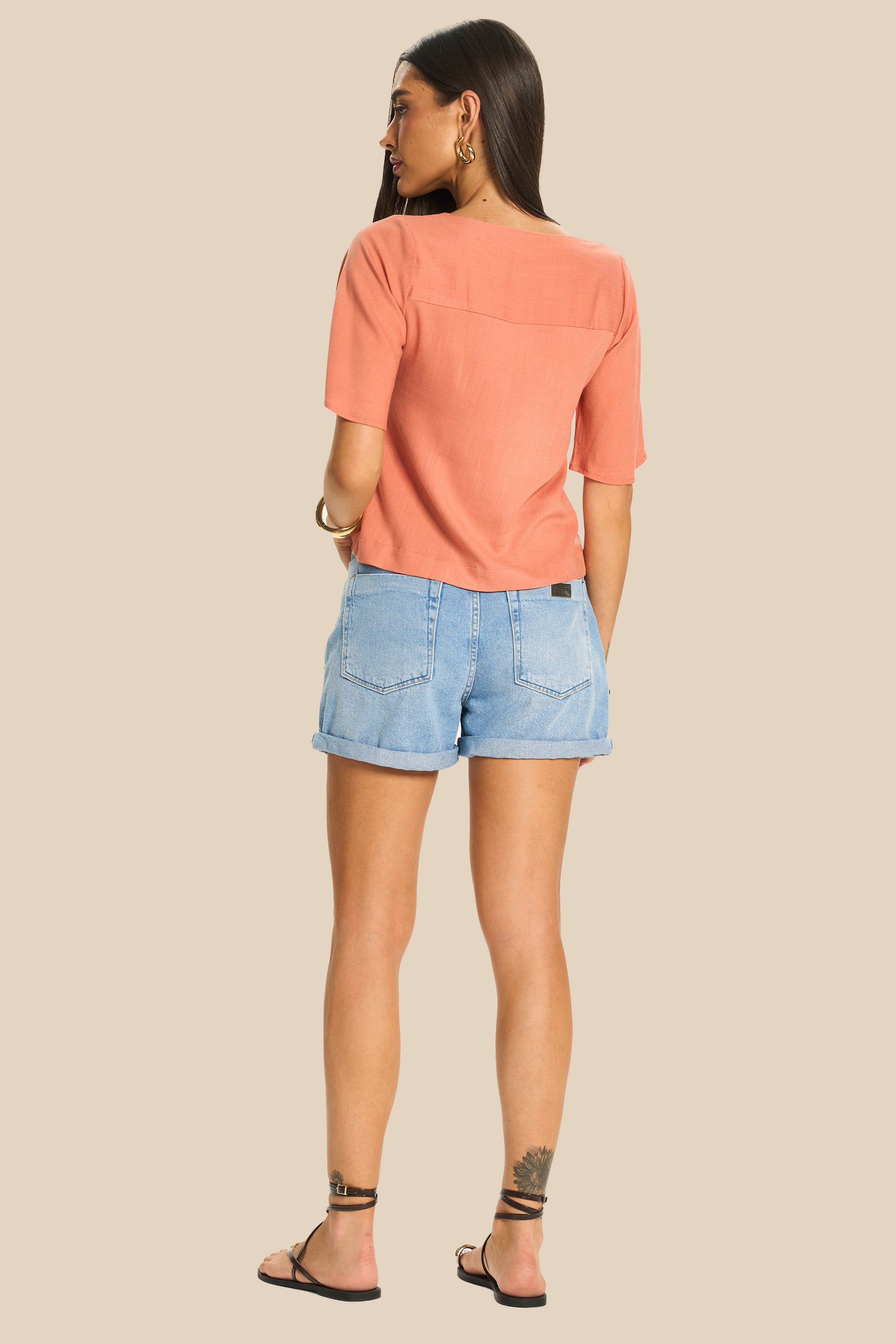 Shorts Jeans Claro com Barra Dobrada Miragem - Doce Trama