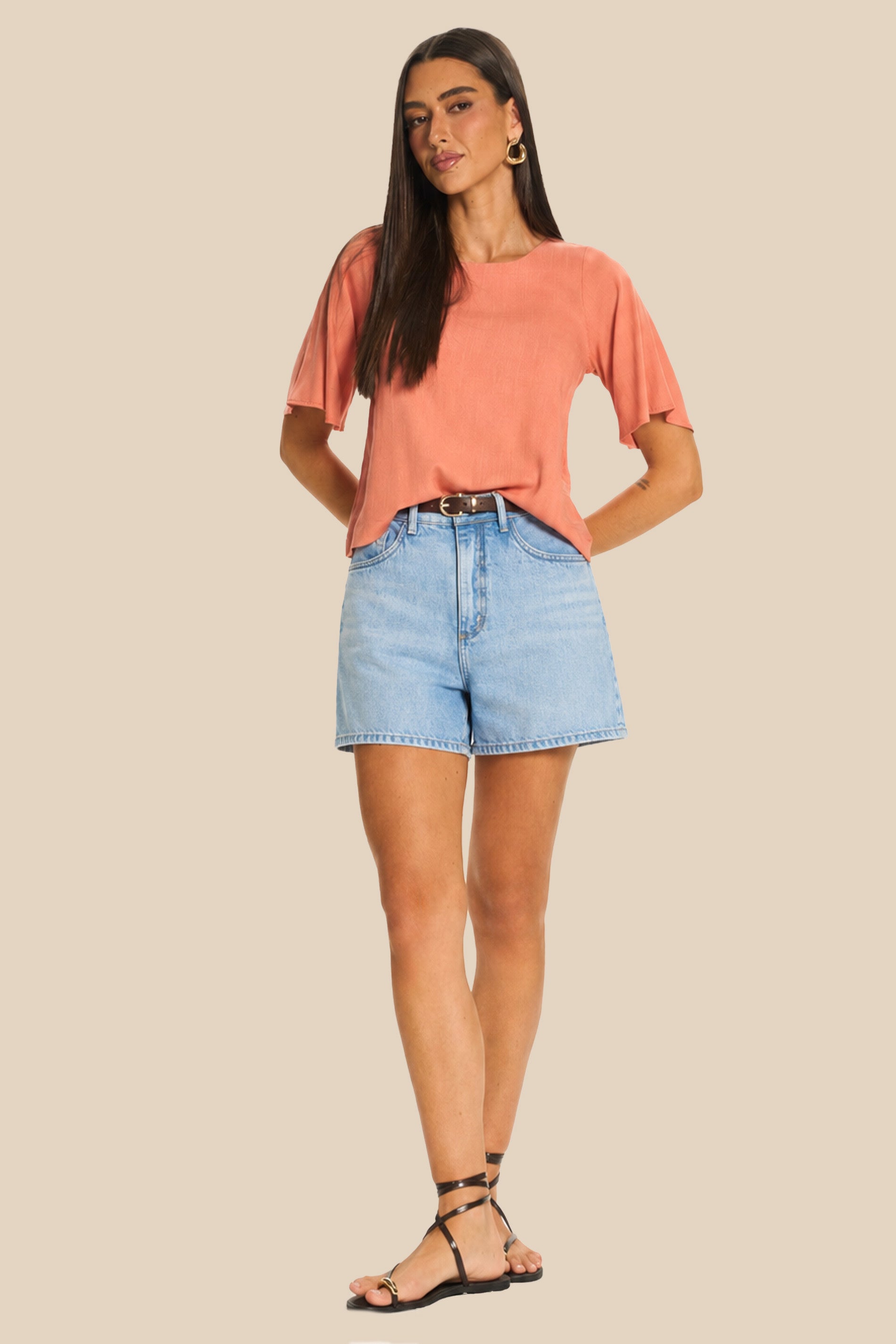 Shorts Jeans Claro com Barra Dobrada Miragem - Doce Trama