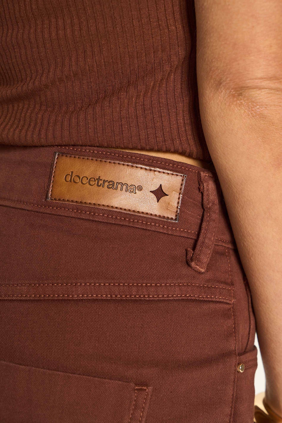 Calça Feminina Reta em Jeans Peônia - Doce Trama