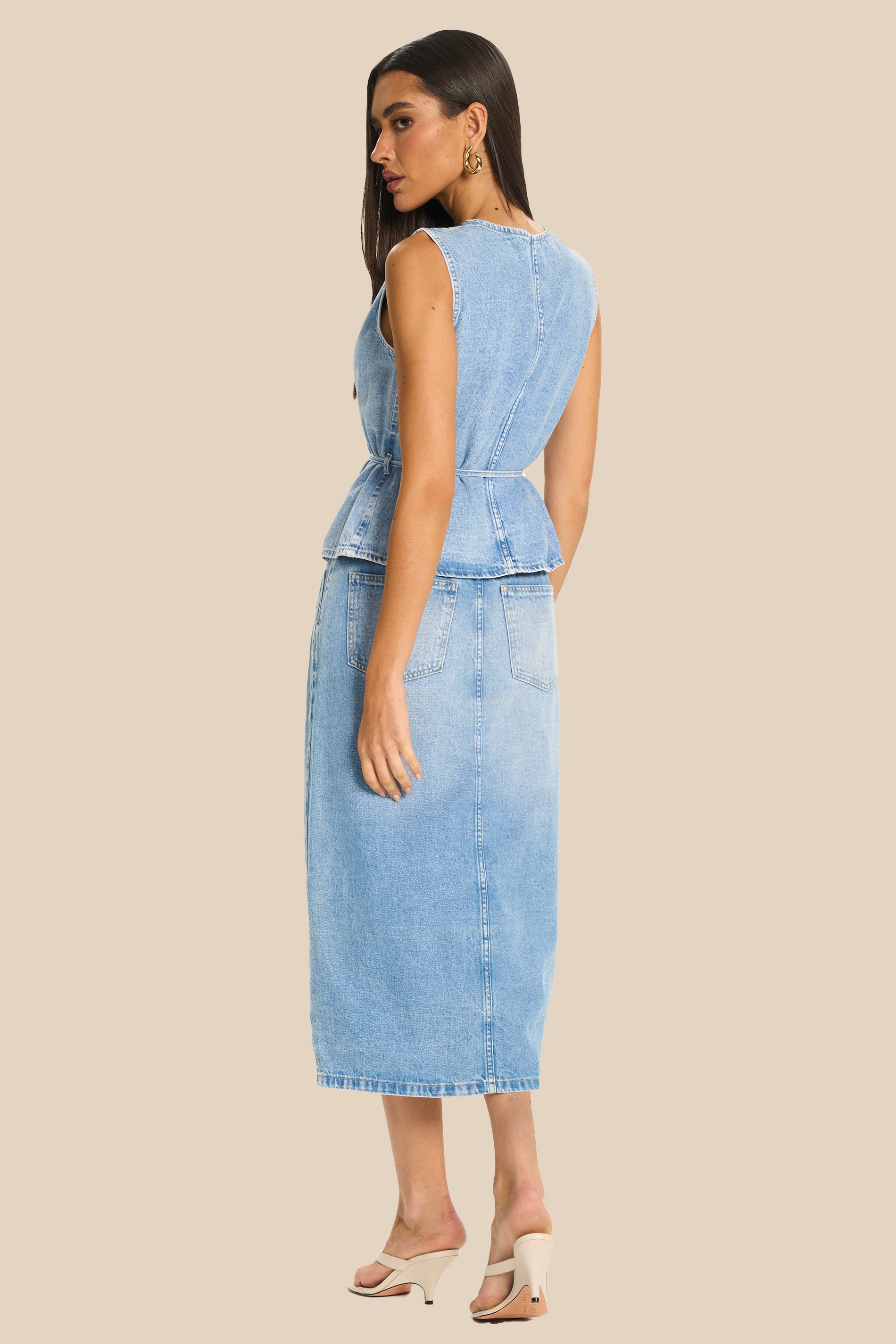 Saia Midi Reta Jeans com Fenda Miragem - Doce Trama