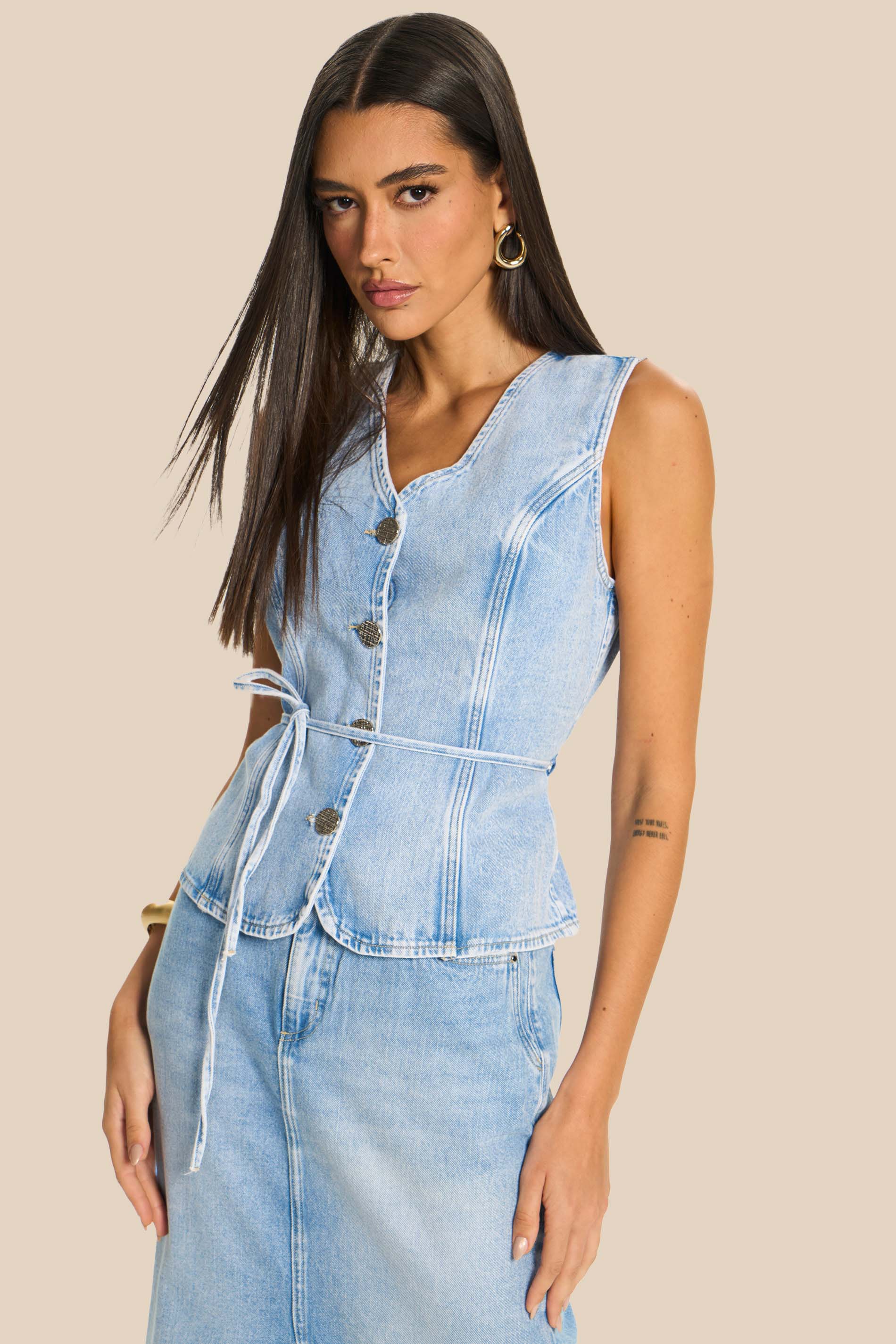Colete Jeans Acinturado Botões Orgânicos Miragem- Doce Trama