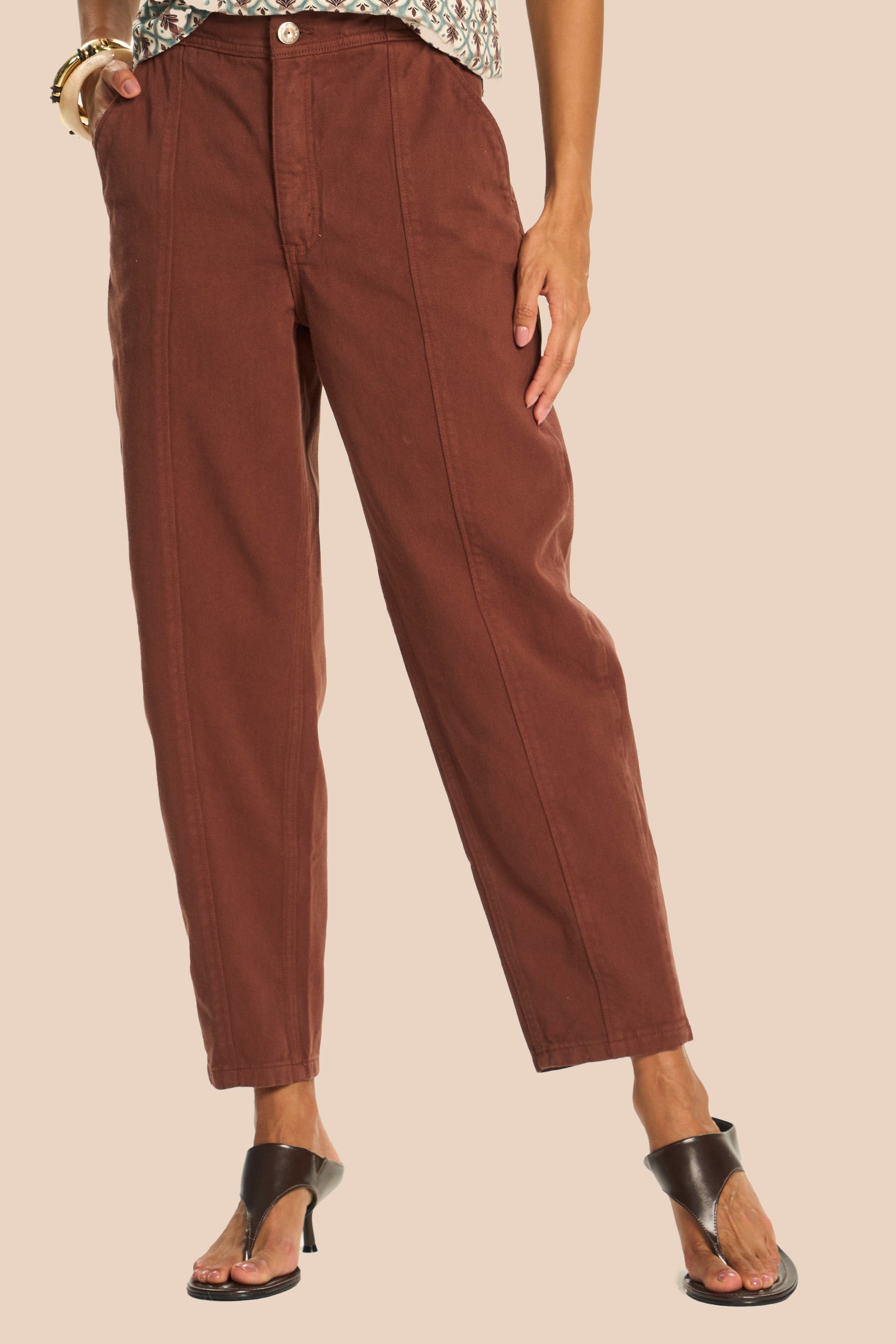 Calça Barrel em Sarja com Cós Alto Miragem - Doce Trama