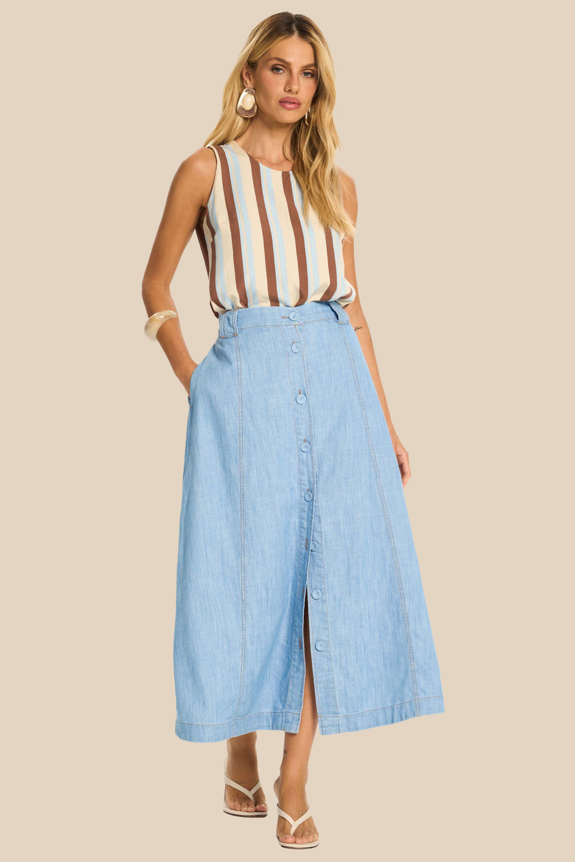 Saia Midi Jeans Evasê com Botões Miragem - Doce Trama