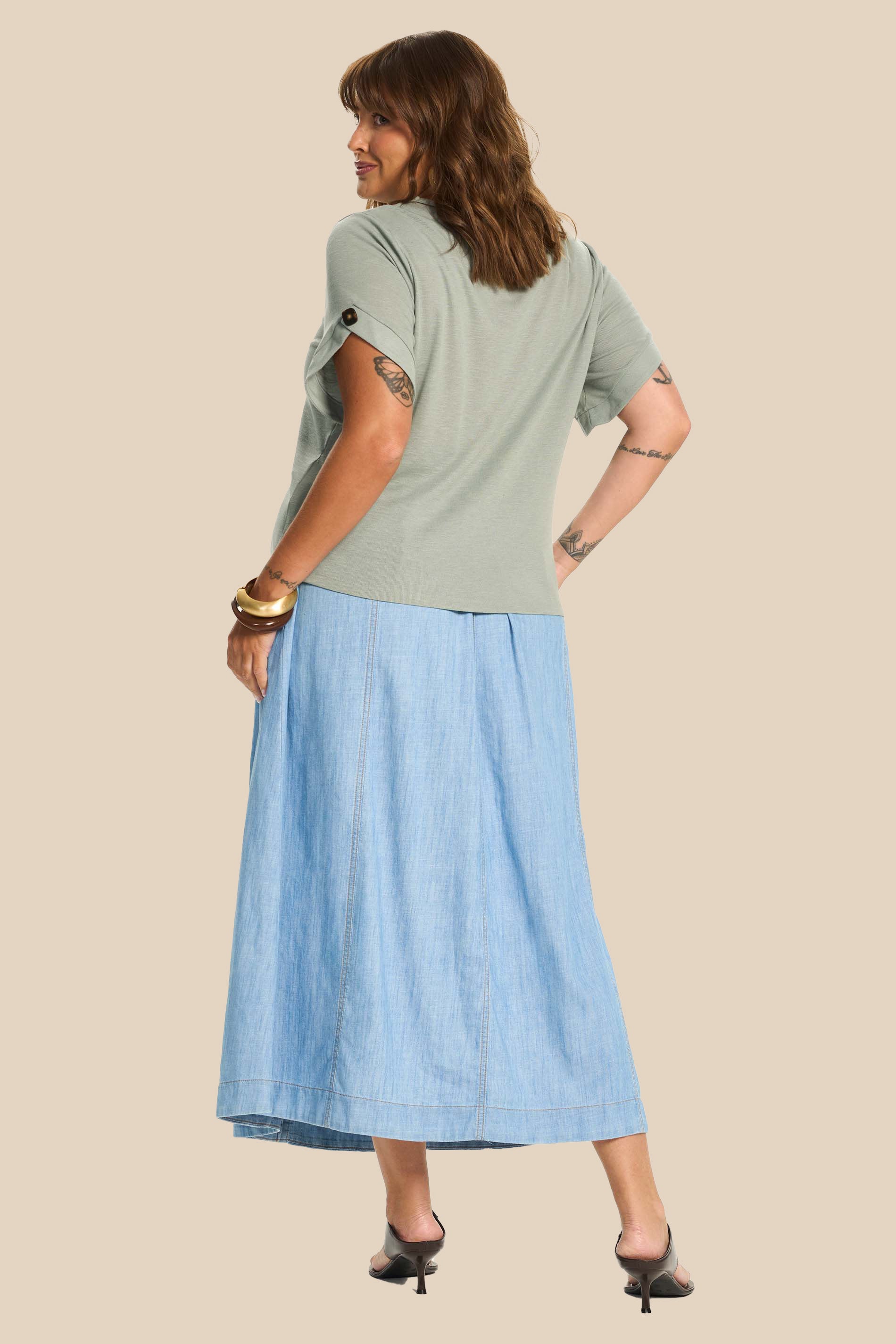 Saia Midi Jeans Evasê com Botões Miragem - Doce Trama