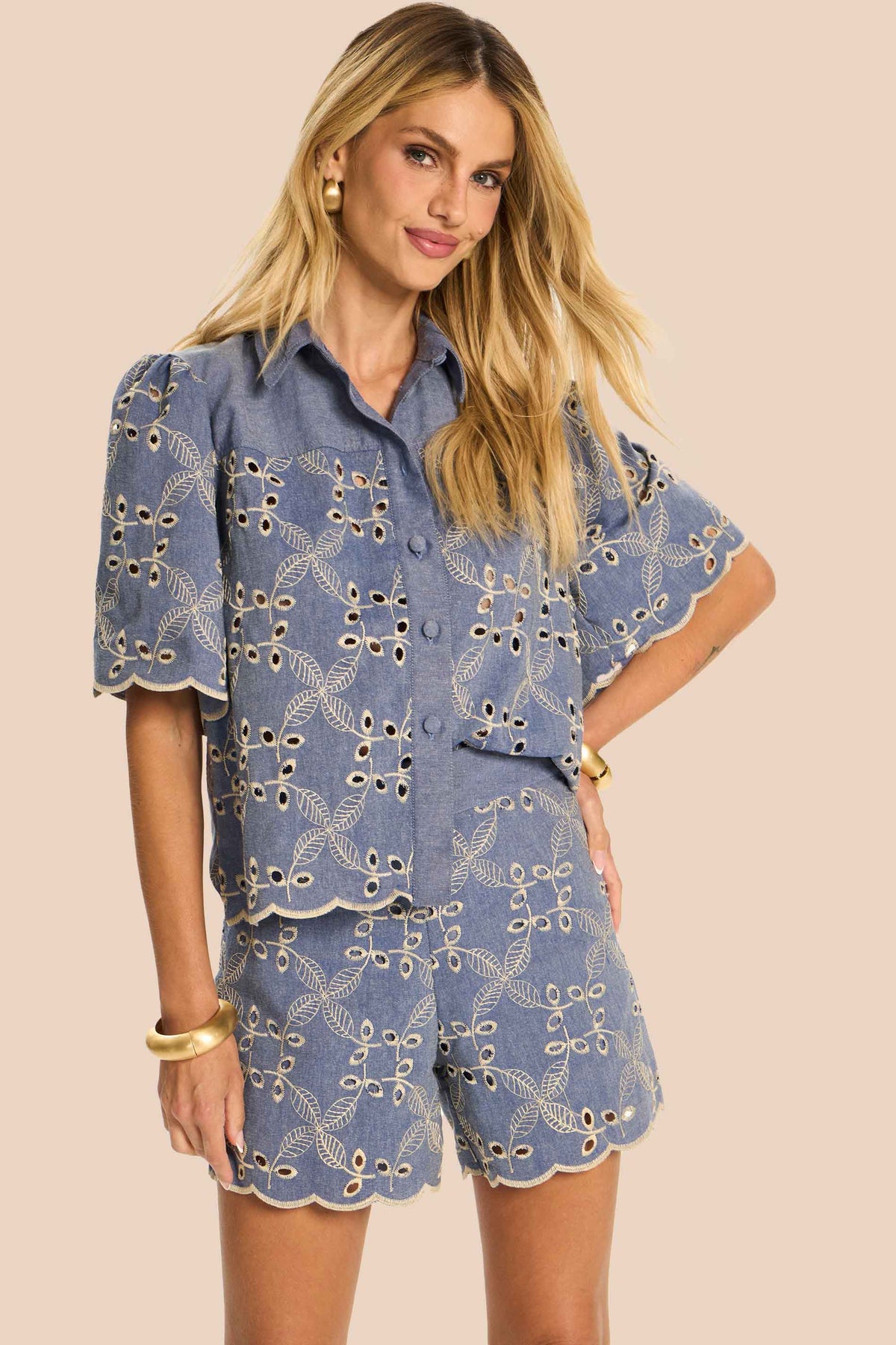 Shorts Jeans Reto Bordado Floral Miragem - Doce Trama