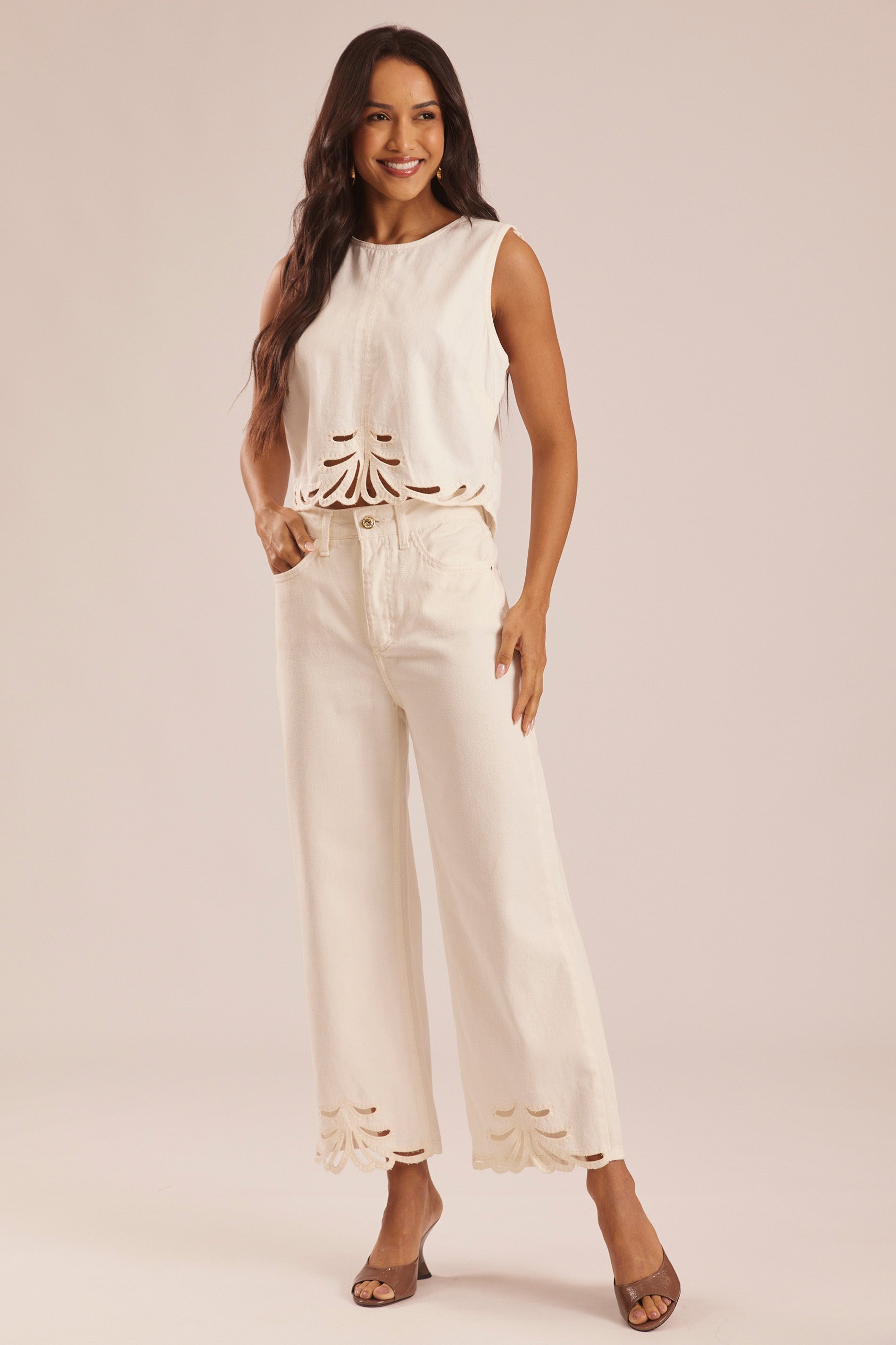 Calça Wide Cropped Sarja Bordado Miragem - Doce Trama