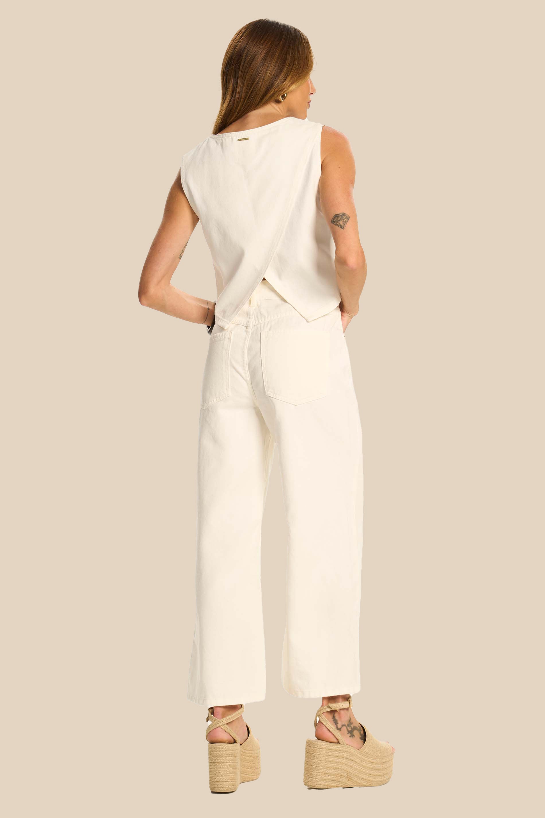 Calça Wide Cropped Sarja Bordado Miragem - Doce Trama