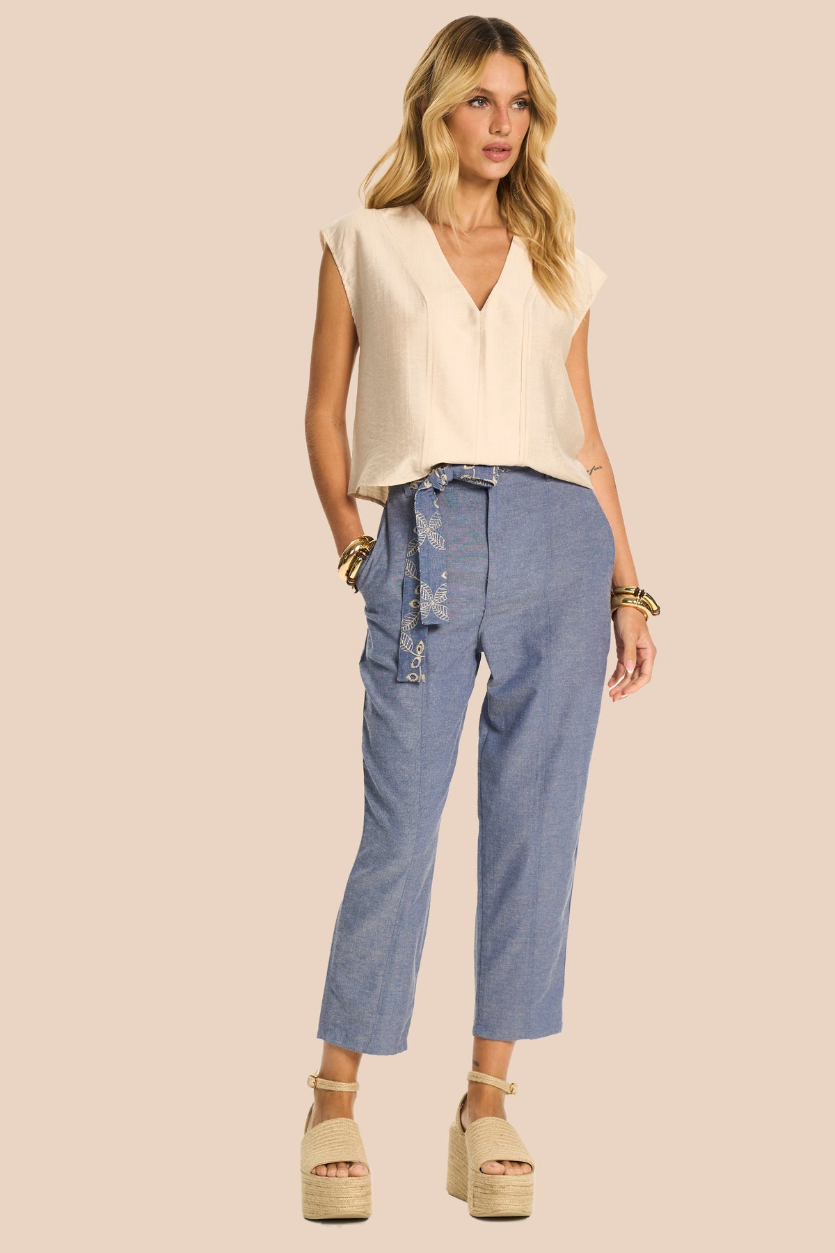 Calça Carrot Jeans Cinto Floral Miragem - Doce Trama