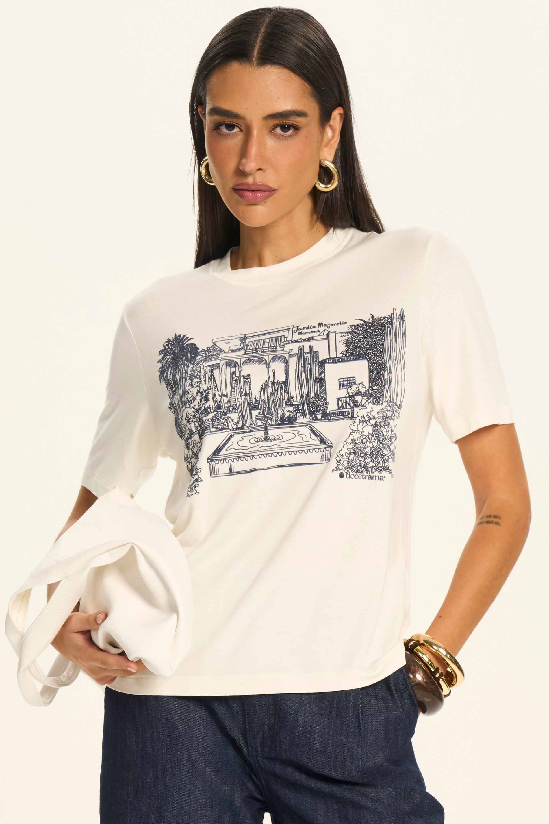 T-Shirt Feminina Ampla Reta com Estampa Miragem - Doce Trama